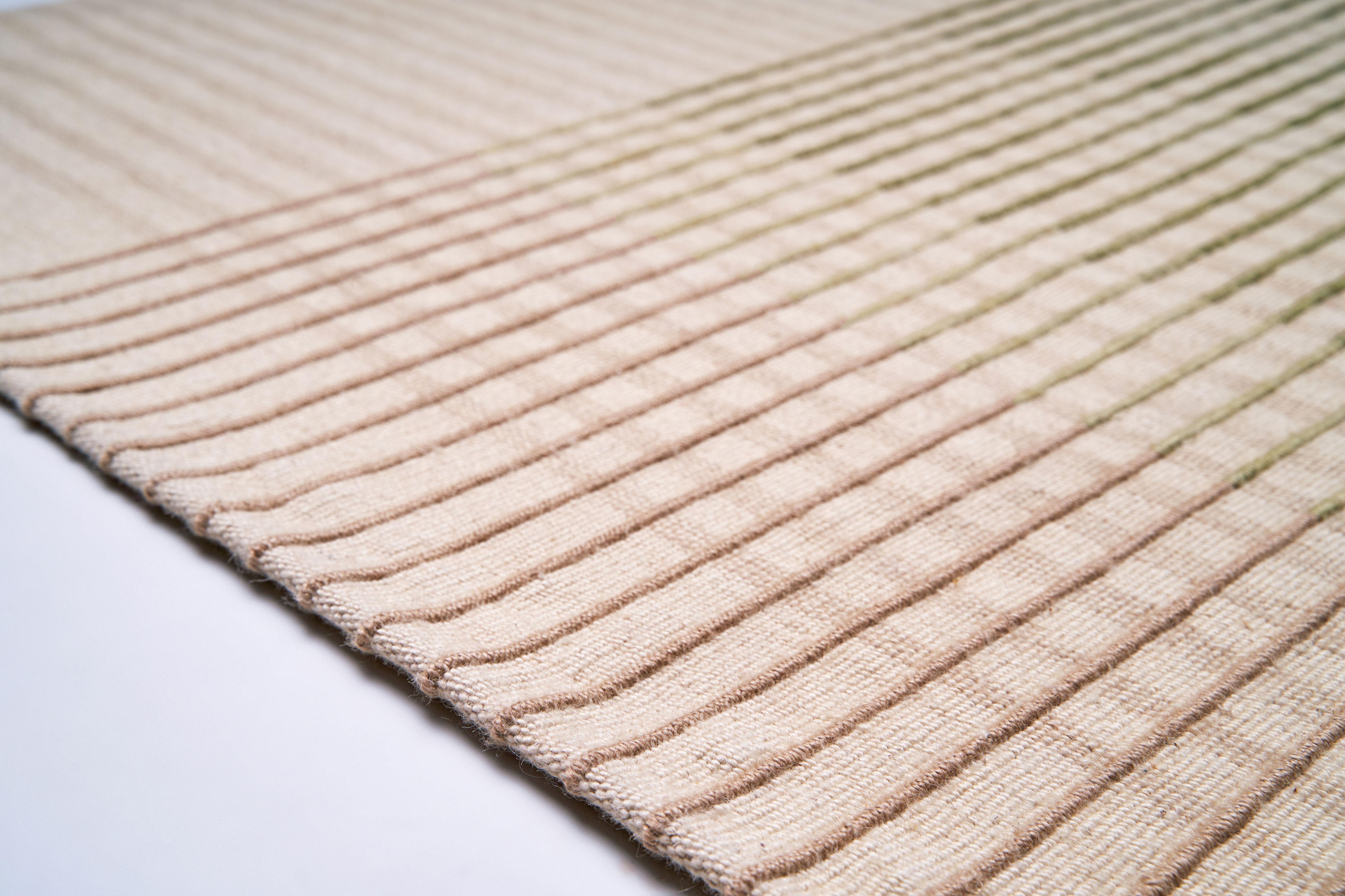 Hand-Woven Agnes Contemporary Area Rug Handwoven Ivory and Green size Medium in stock For Sale