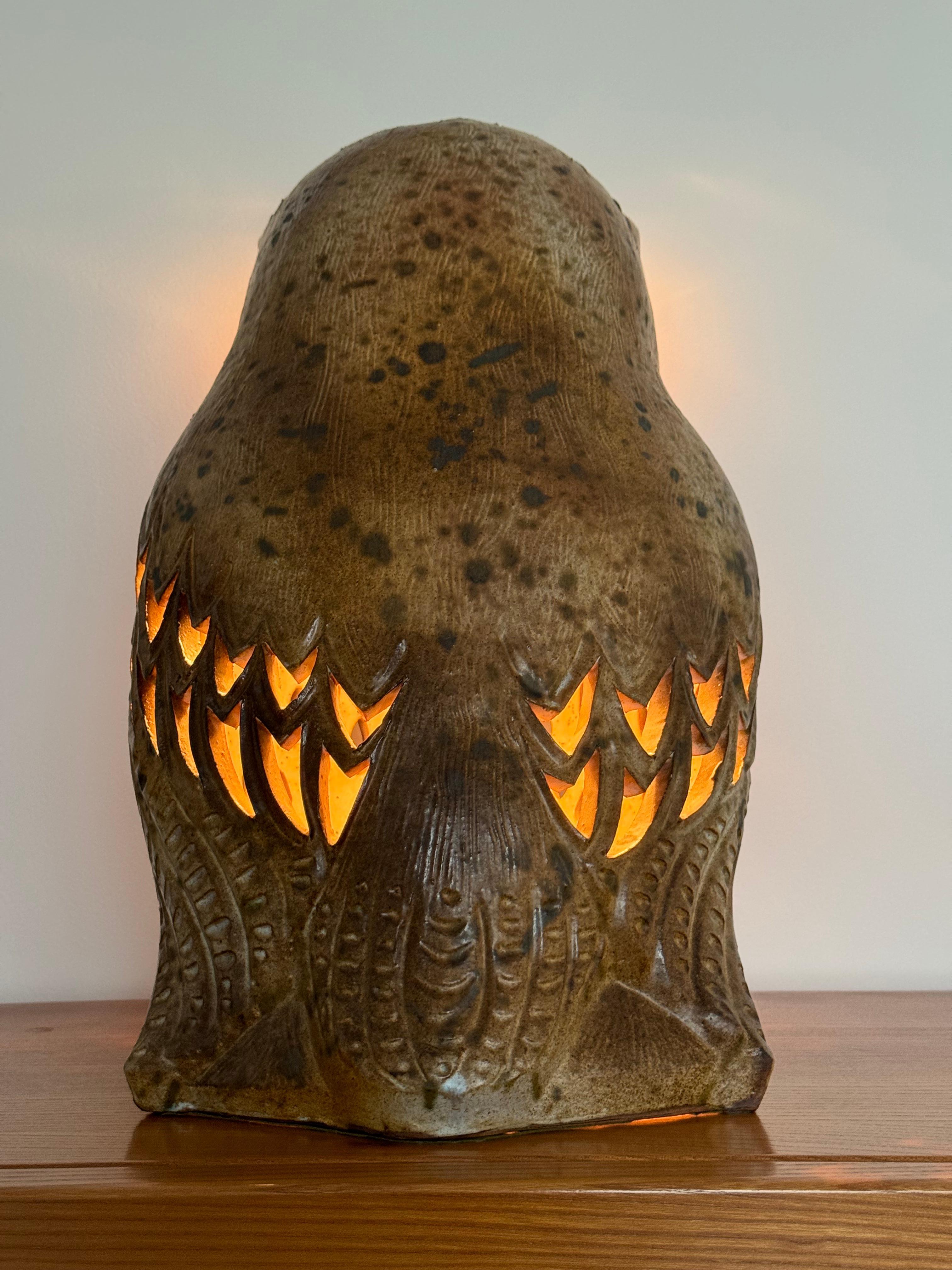 Agnès Hisca, énorme lampe zoomorphe en céramique en forme de hibou, œuvre unique, France 1970 en vente 9