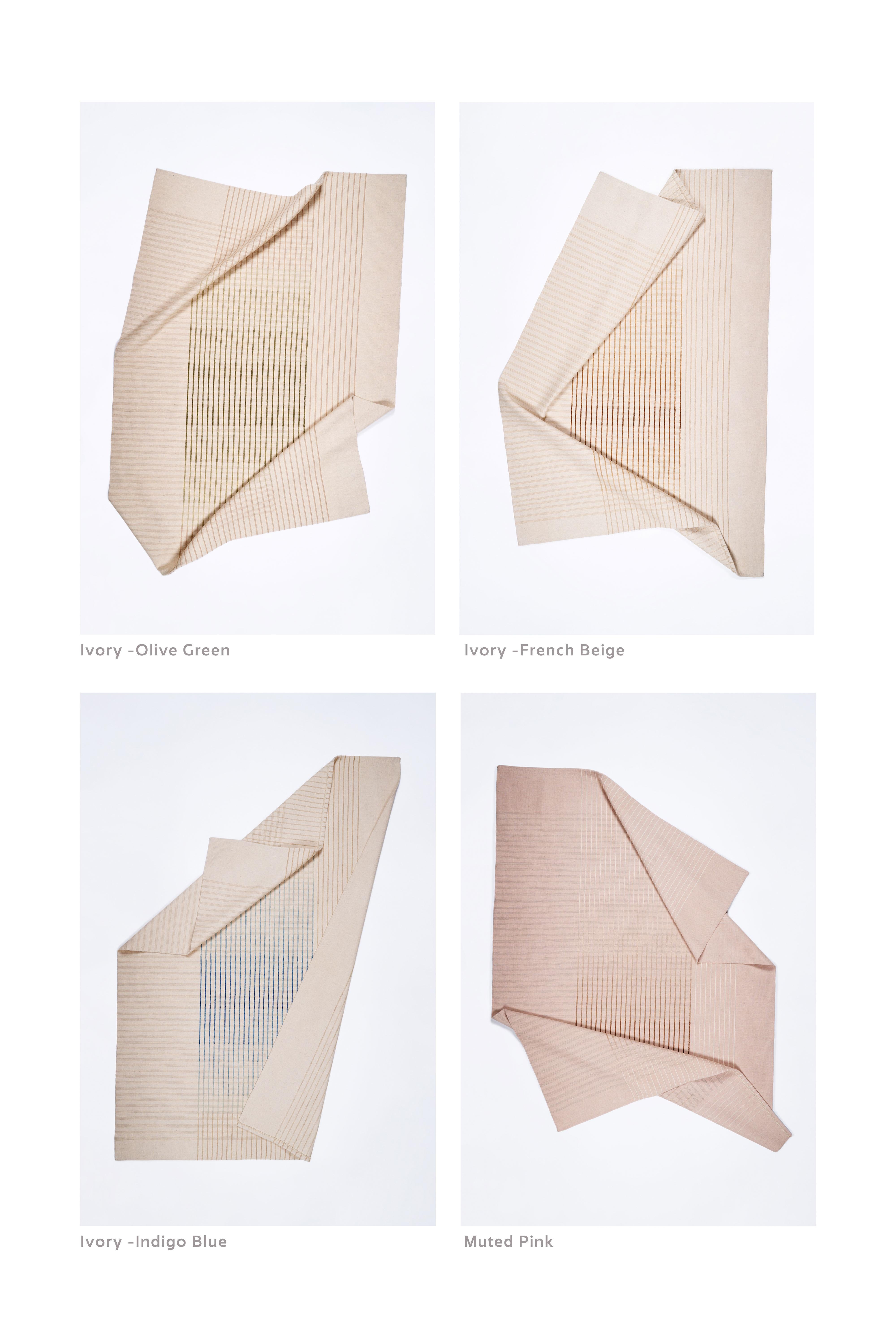 Agnes Handgewebter Woll-Kilim-Teppich Minimalistisches Flachgewebe in Elfenbein und Blau im Zustand „Neu“ im Angebot in Istanbul, TR