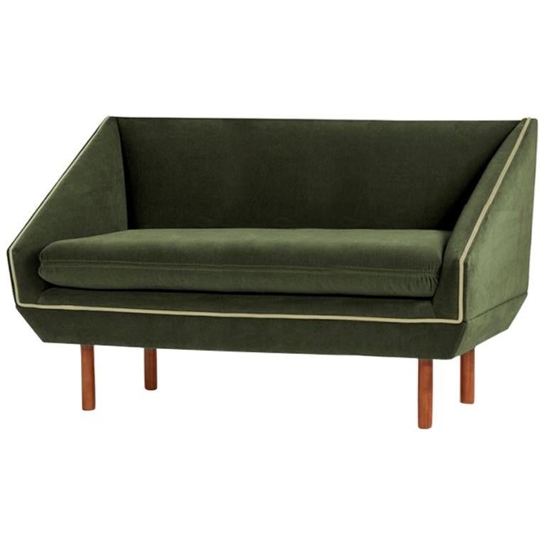 Agnes S Couch 2-Seat en vente