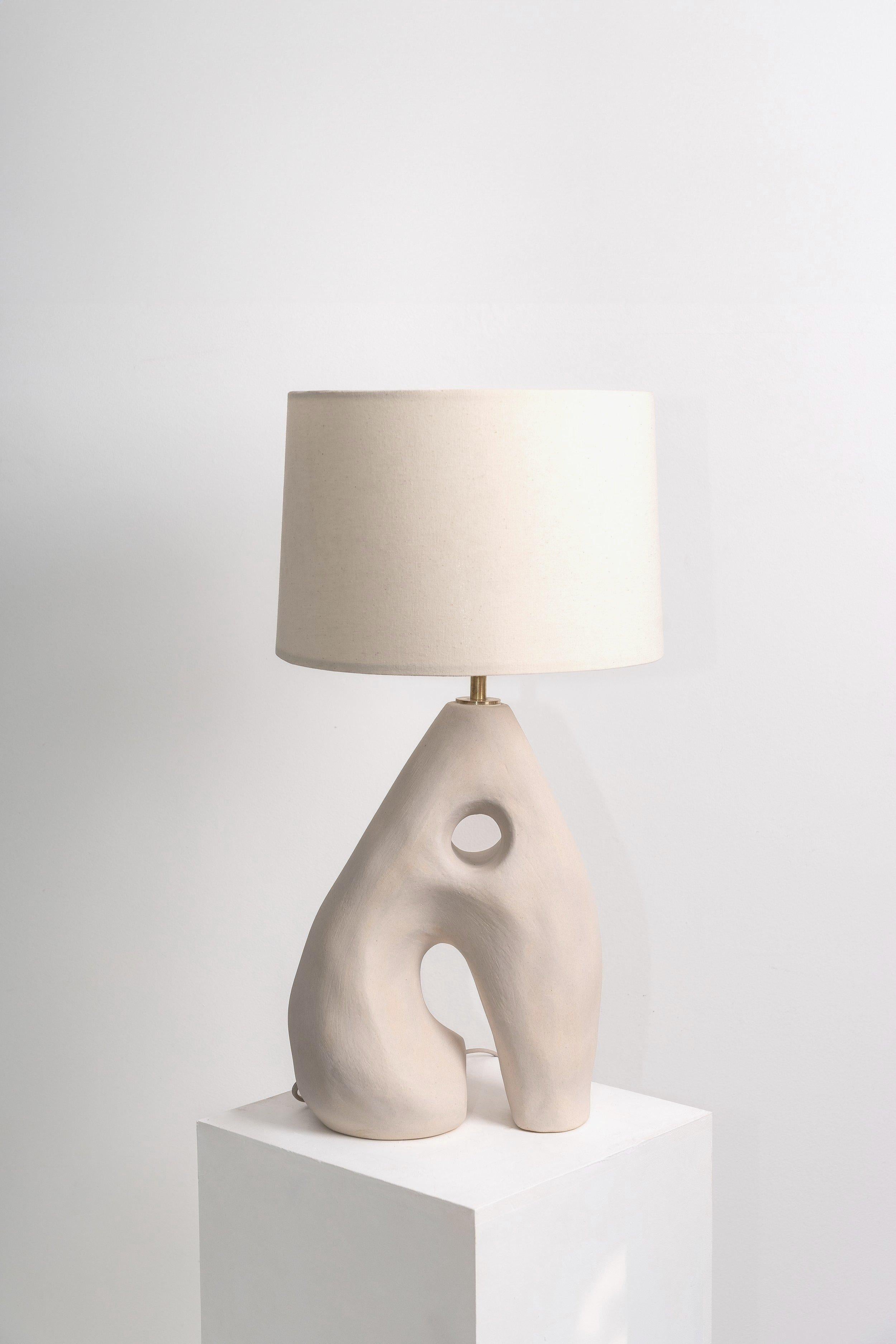 Lampe de table sculpturale Agnes par Hanna Englund Ceramics Neuf - En vente à Rio de Janeiro, RJ