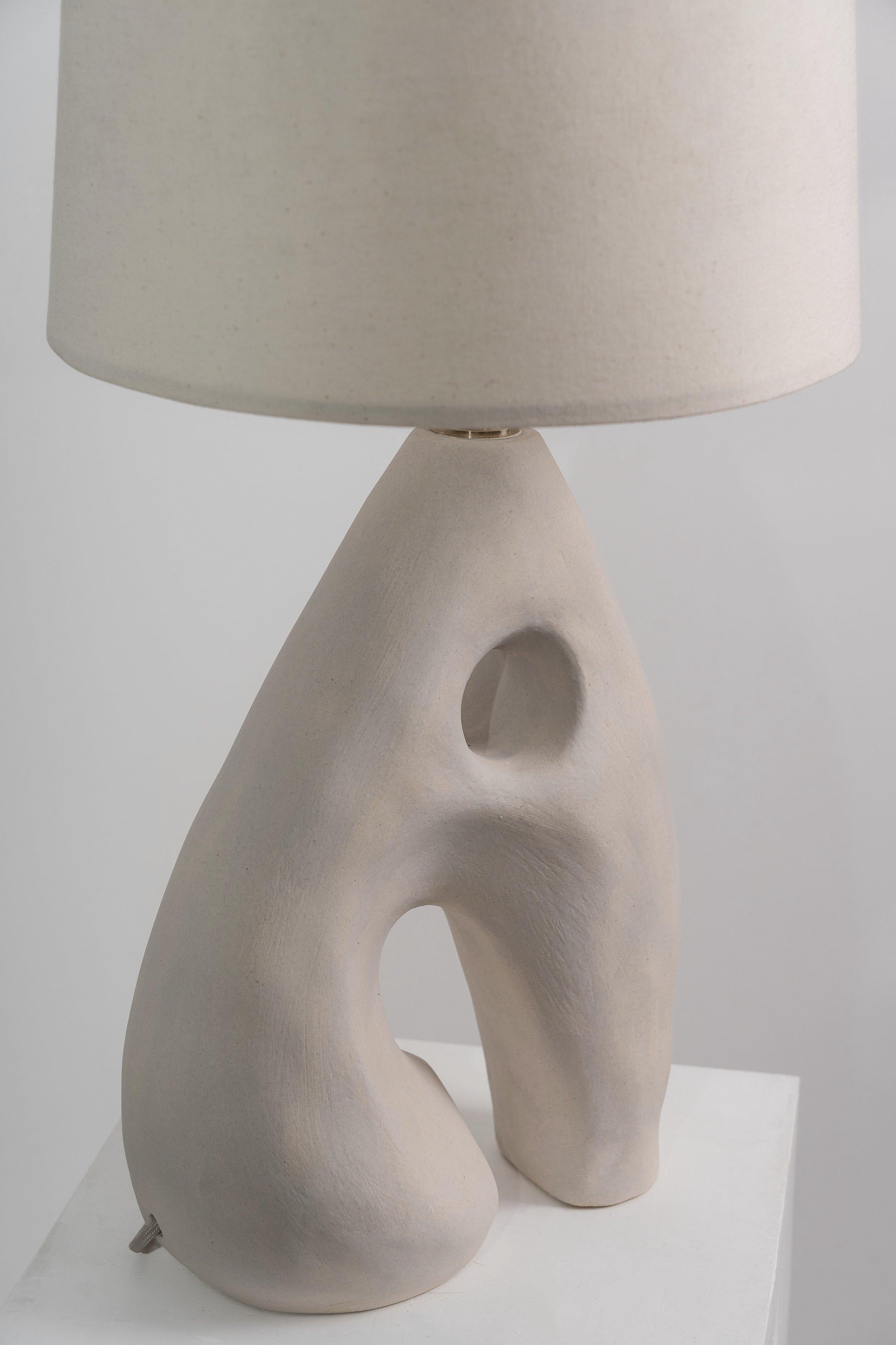 XXIe siècle et contemporain Lampe de table sculpturale Agnes par Hanna Englund Ceramics en vente
