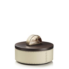 Agneta Round Box in Pebbled leather with Handle in Corno Italiano, Mod. 4483