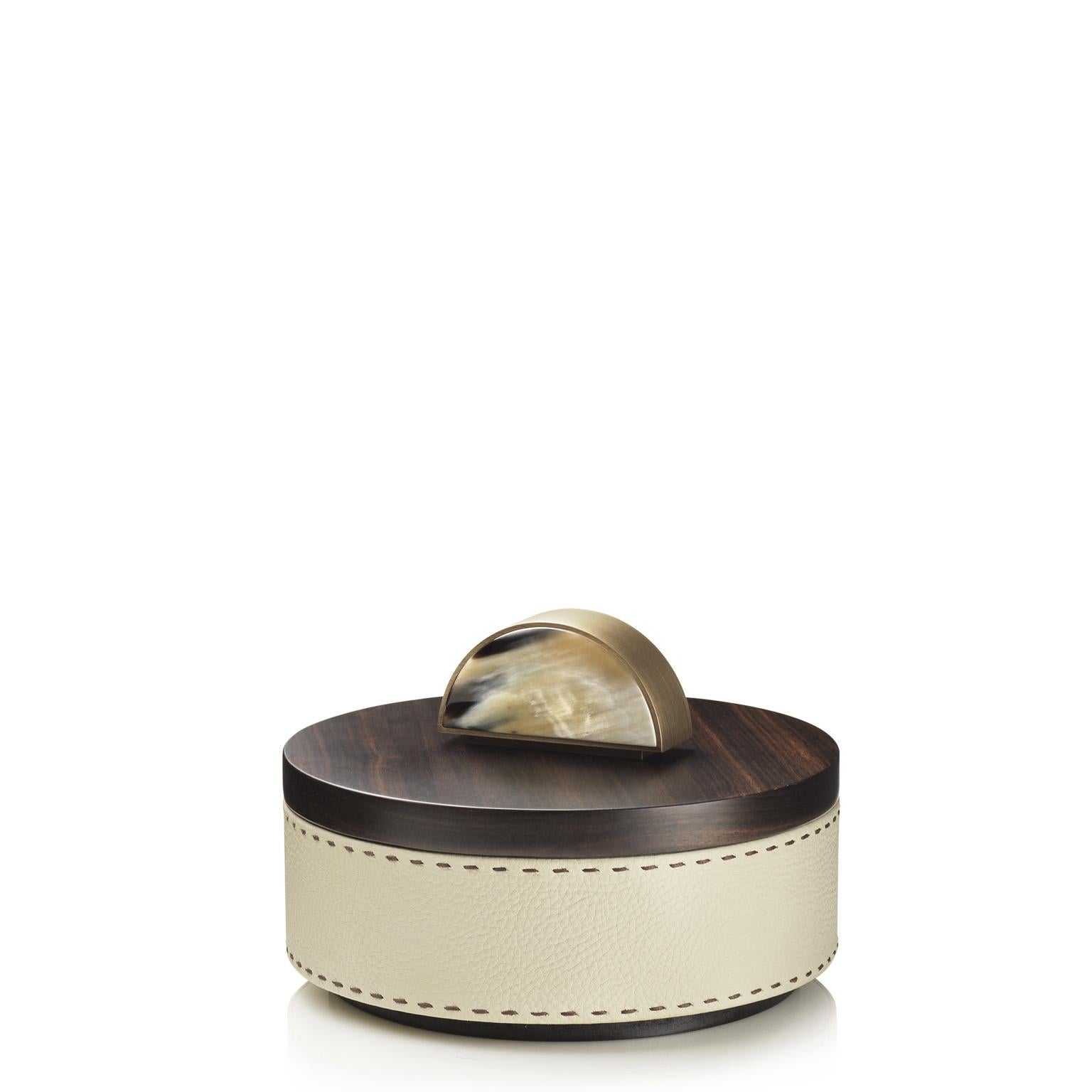 Contemporary Agneta Round Box in Pebbled Leather with Handle in Corno Italiano, Mod. 4487 For Sale