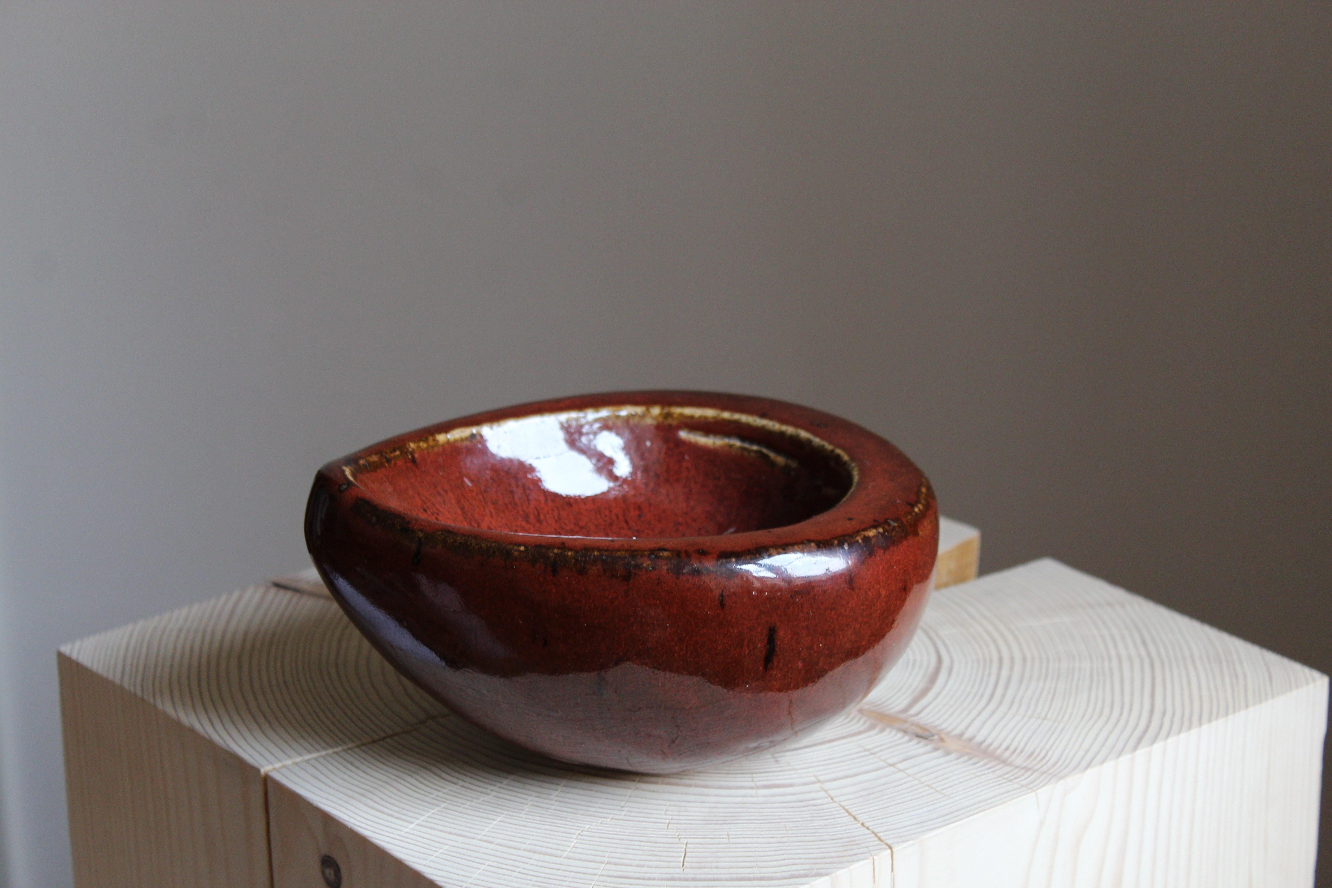 Agnete Jørgensen, Organic Bowl, Oxblood Glazed Stoneware, Bing & Grøndahl, 1960s In Good Condition In High Point, NC