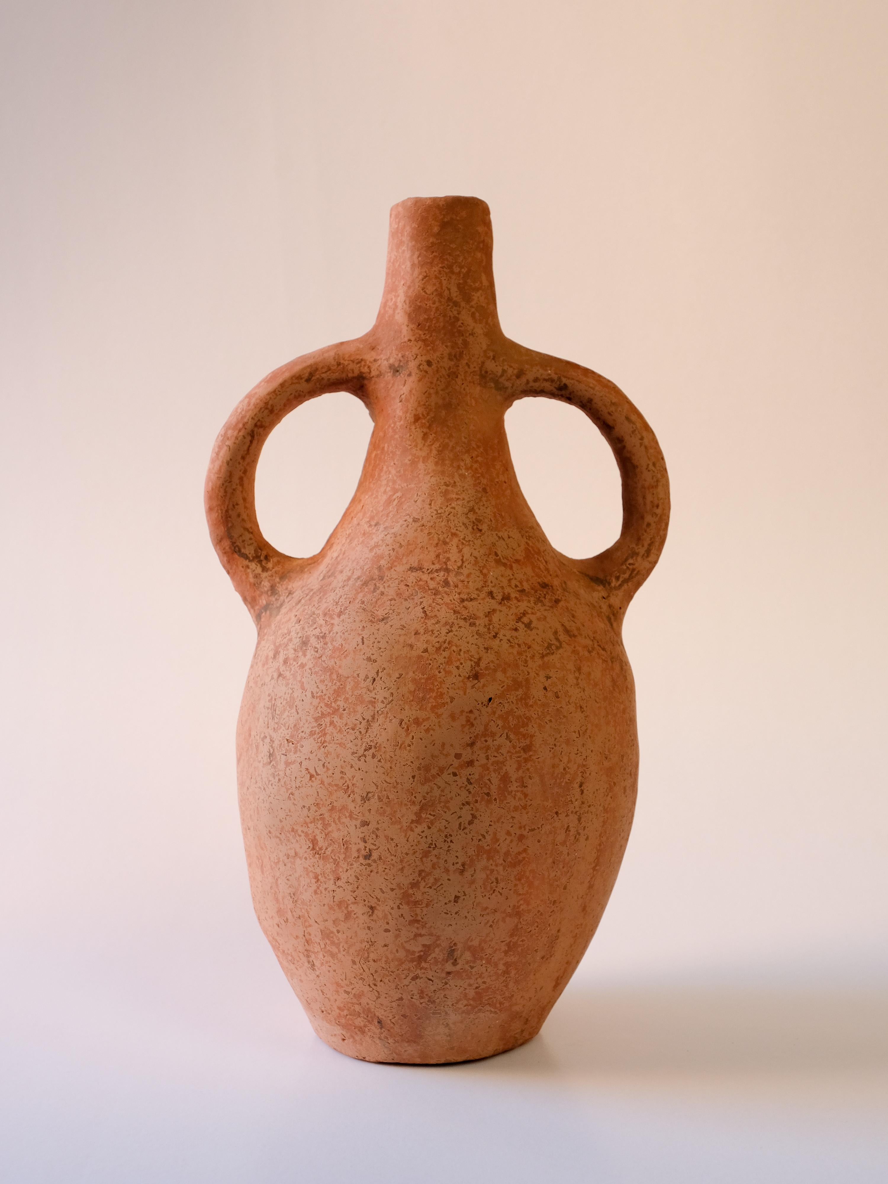 Brown JAR aus lokalem Ton, handgefertigt, handgebrannt von marokkanischem Töpfer (Arts and Crafts) im Angebot