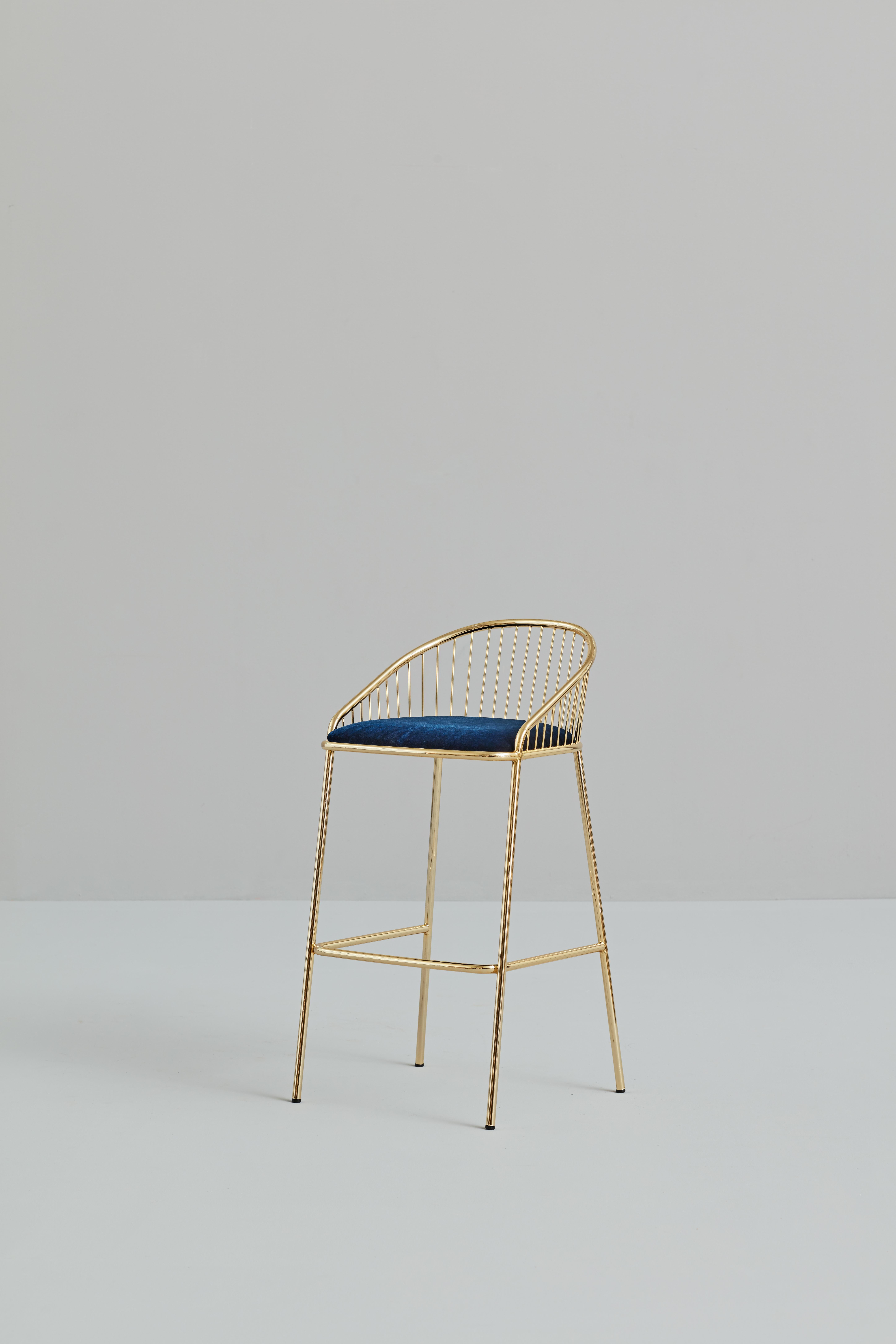 Agora Collection, gold bar stool

Agora is a fresh take on wire chairs designed by Pepe Albargues. It exquisitely combines vintage and modern lines offering a light, contemporary and minimal design that mainly brings the attention to its backrest.