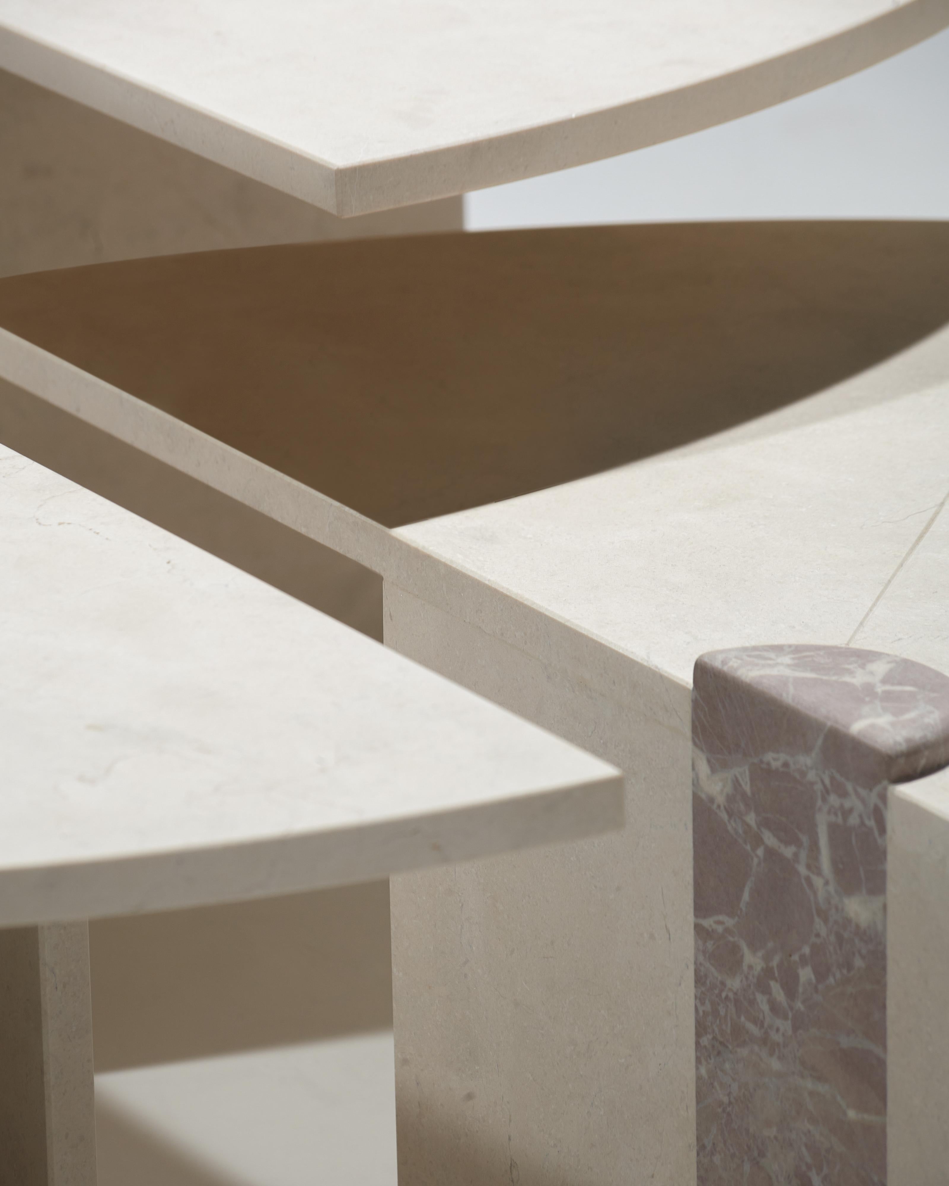 Art déco Table basse ronde en marbre de luxe Agora, rouge crème mat, Espagne en vente