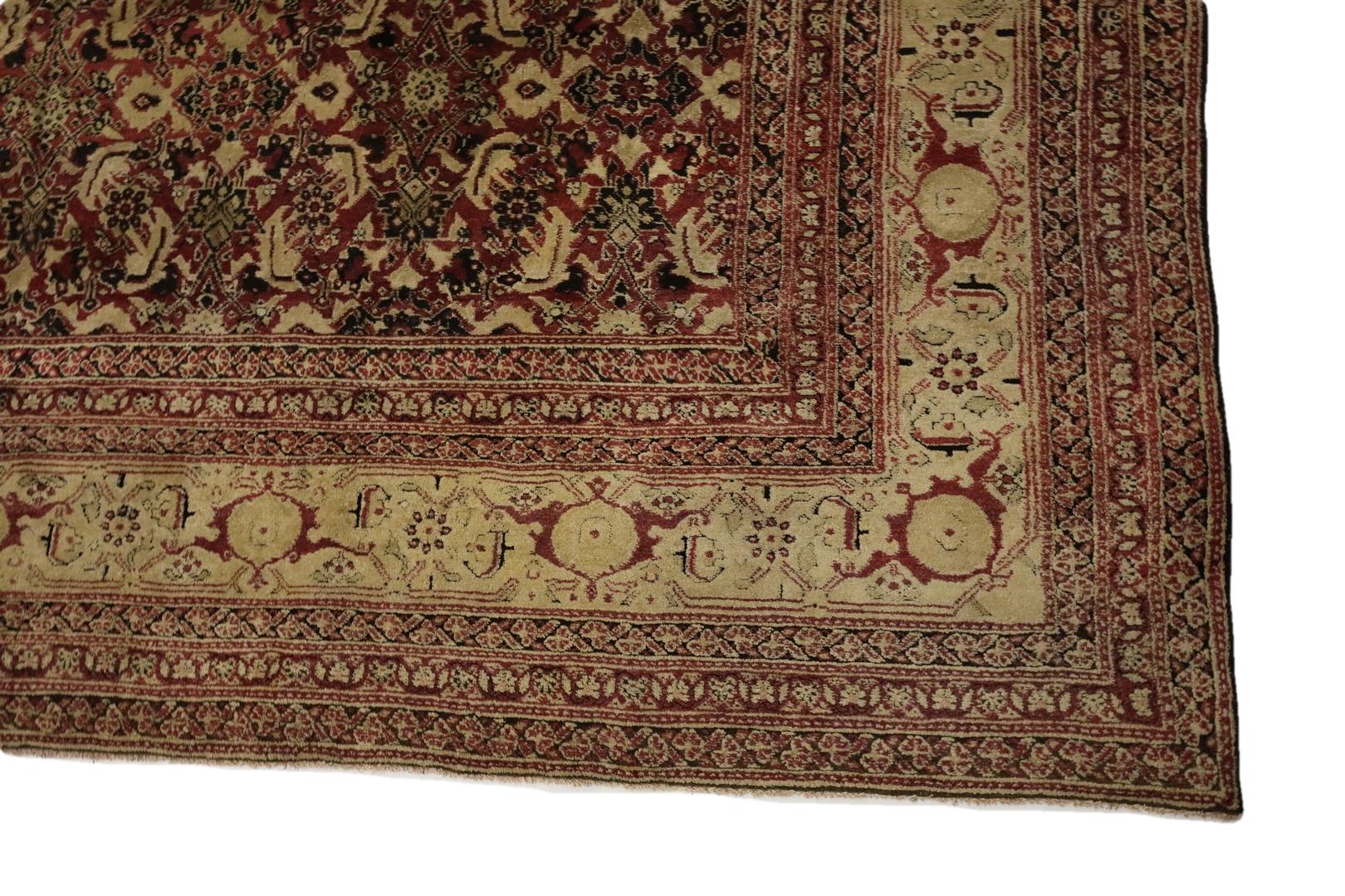 Questo straordinario tappeto antico di Agra, che misura 9'10