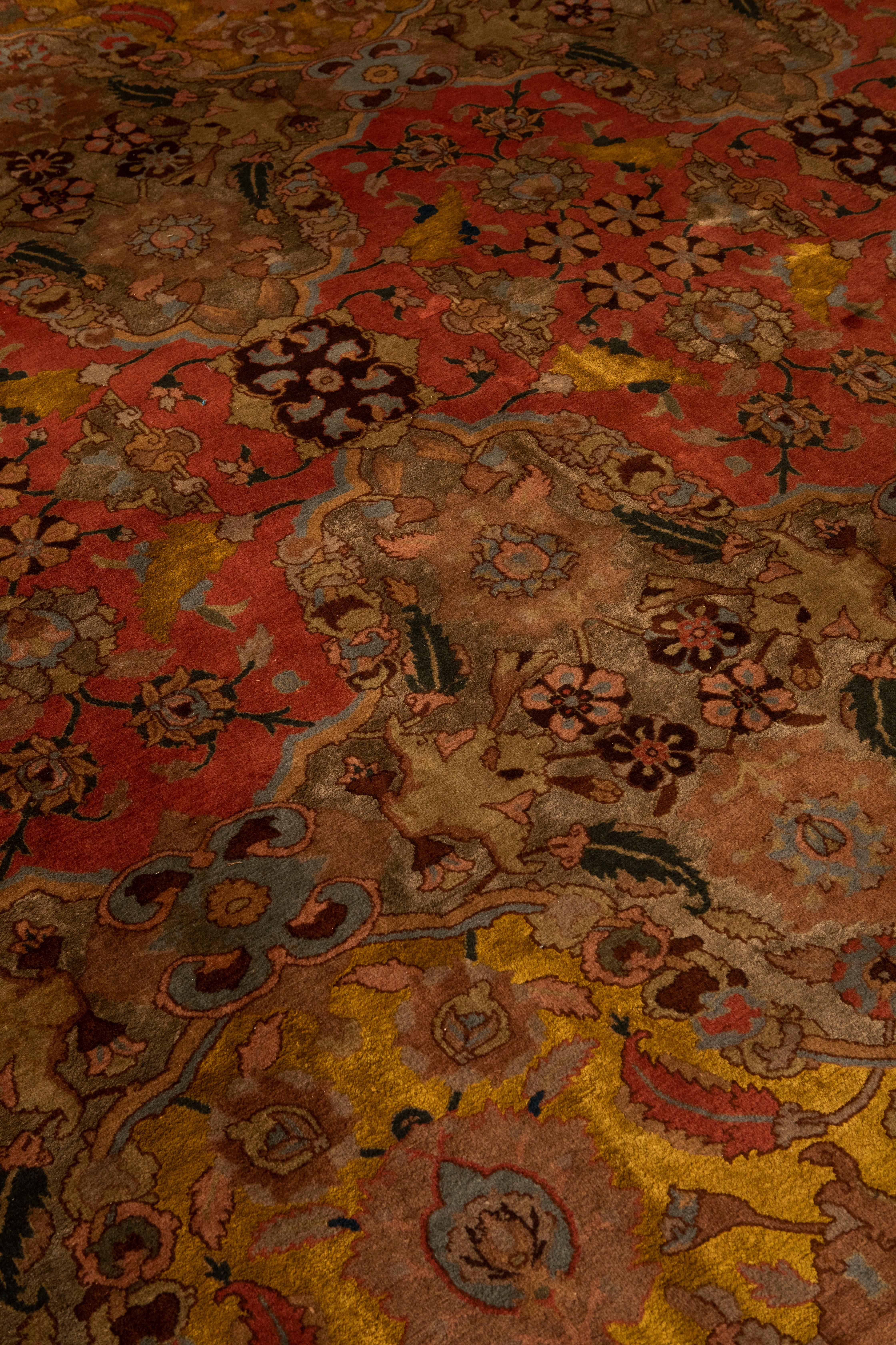 Agra Carpet in Wool and Silk 6