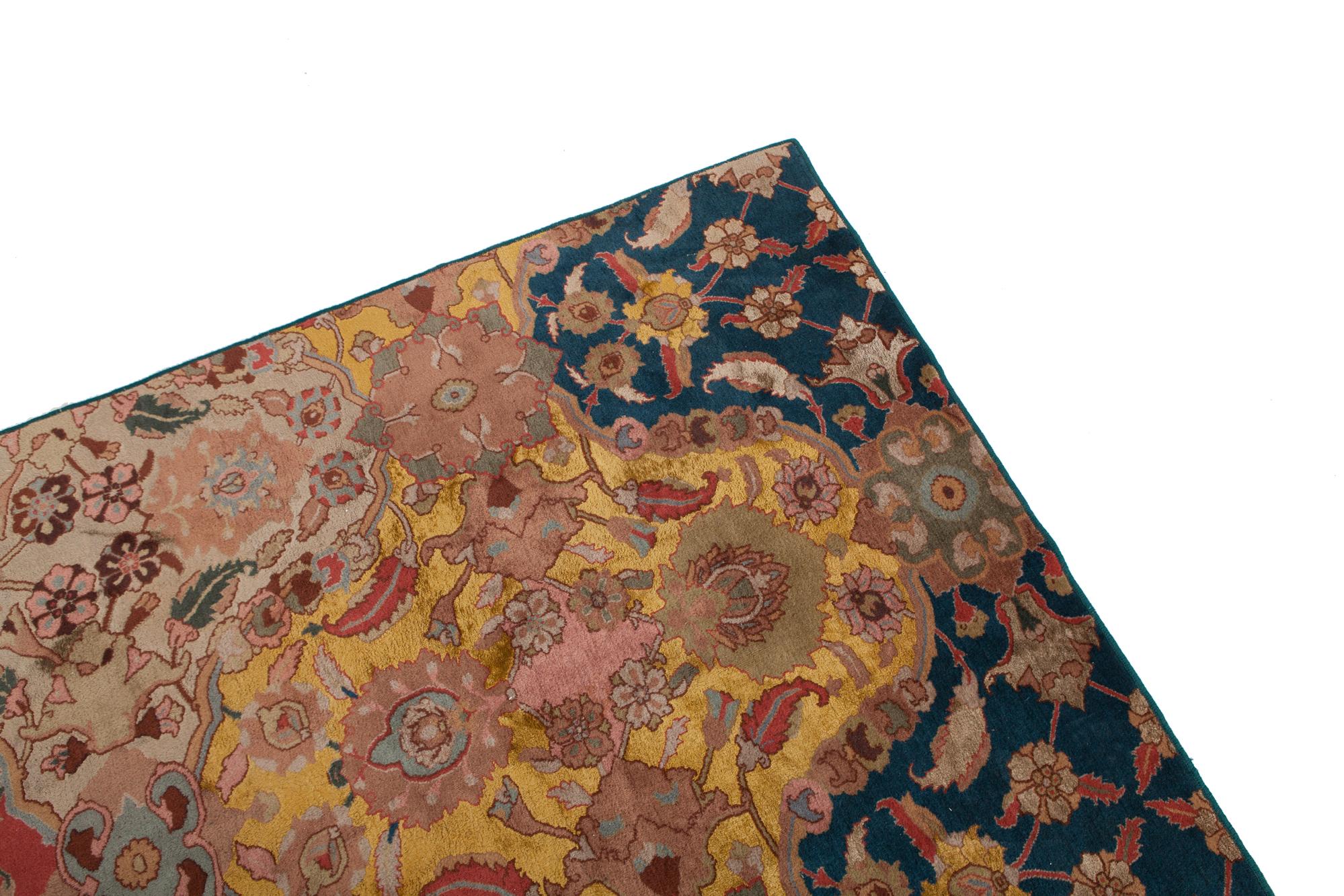 Indian Agra Carpet in Wool and Silk