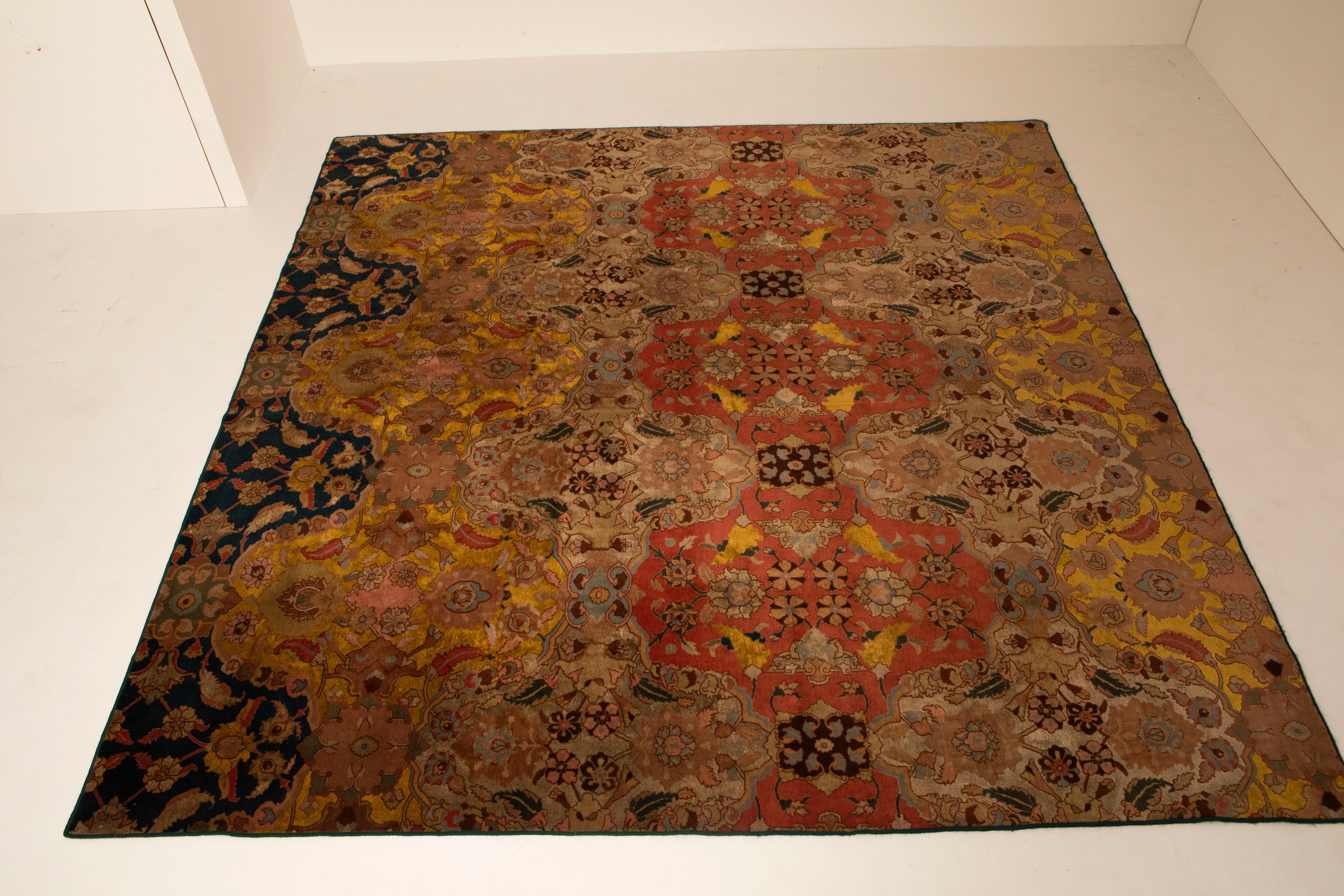 Agra Carpet in Wool and Silk 3