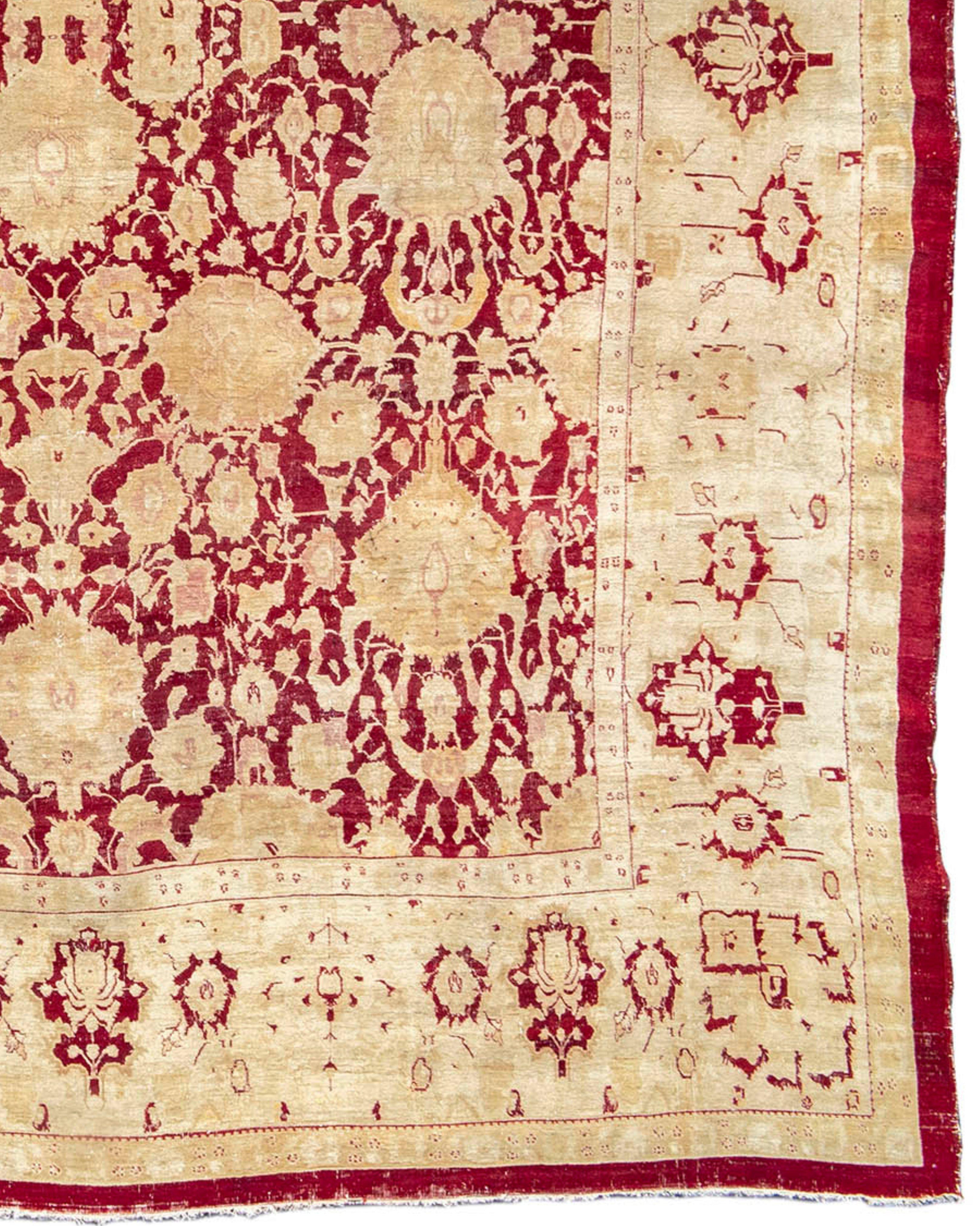 Antiker großer roter und goldener Agra-Teppich, spätes 19. Jahrhundert

Zusätzliche Informationen:
Abmessungen: 13'3