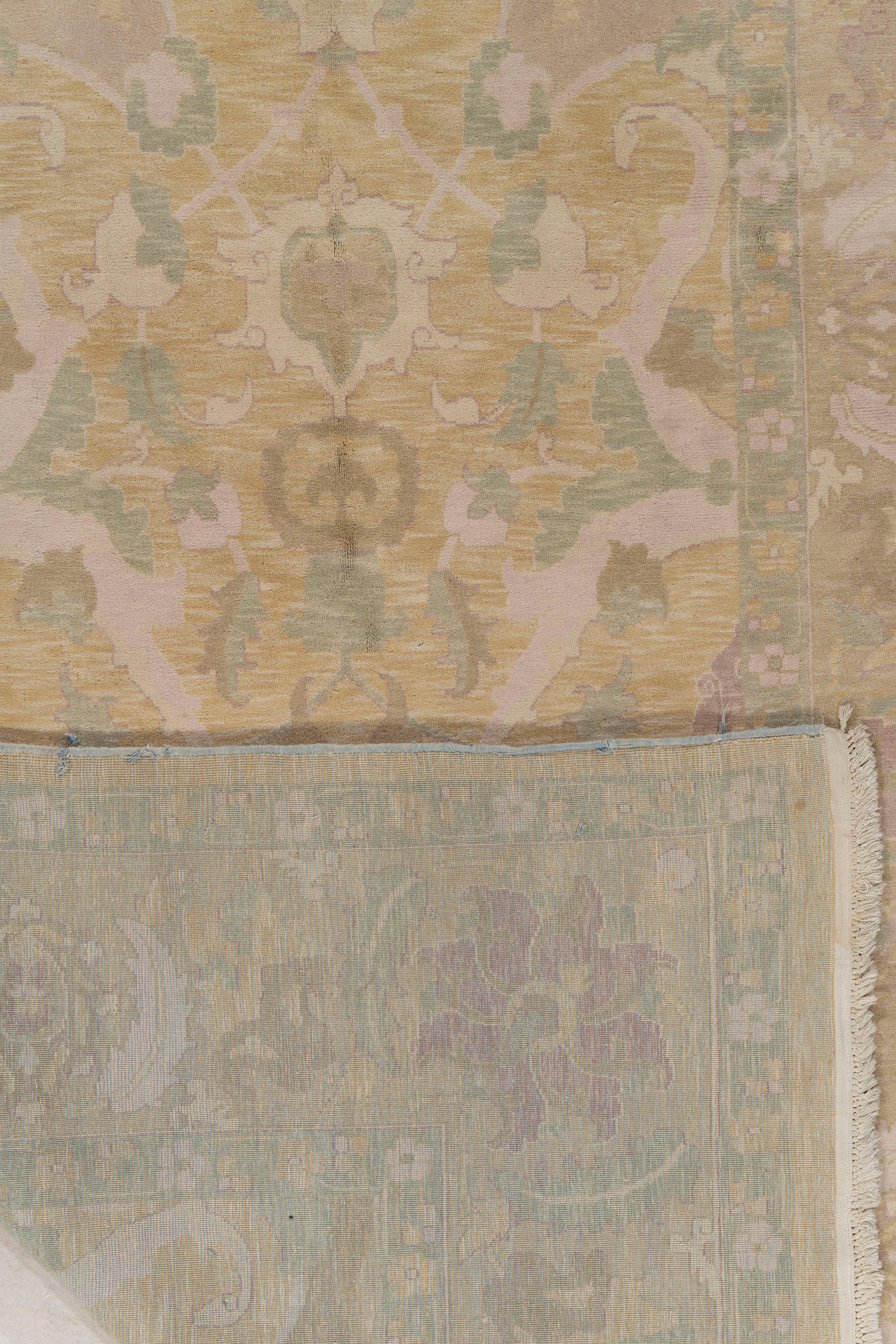 Agra Design Rug 6'4 x 9'9 In Good Condition For Sale In New York, NY