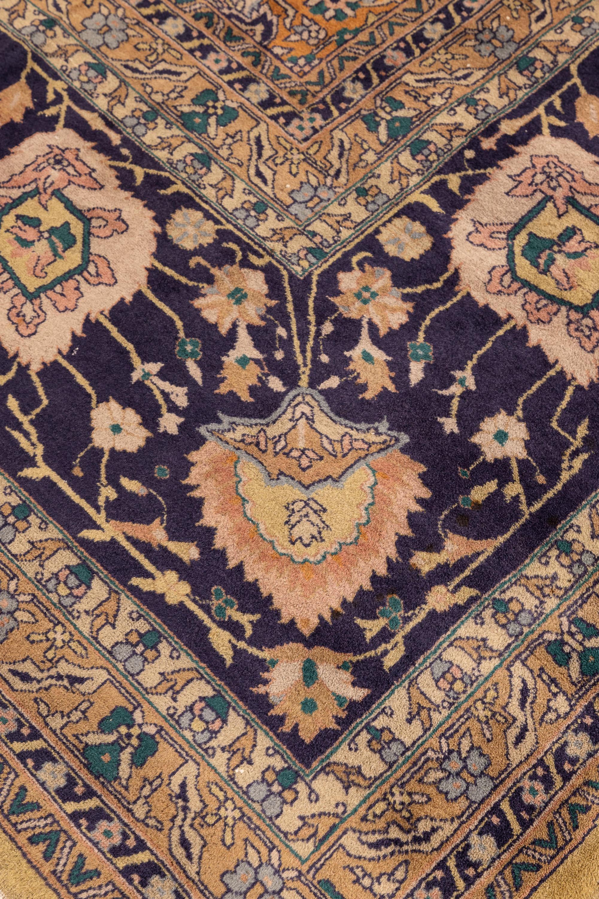Transforma tu espacio con una obra maestra del diseño de Agra: donde la elegancia se une a la belleza intemporal

Imagina entrar en tu casa y sentir al instante una sensación de calidez, elegancia y lujo. Esta exquisita alfombra de diseño Agra es