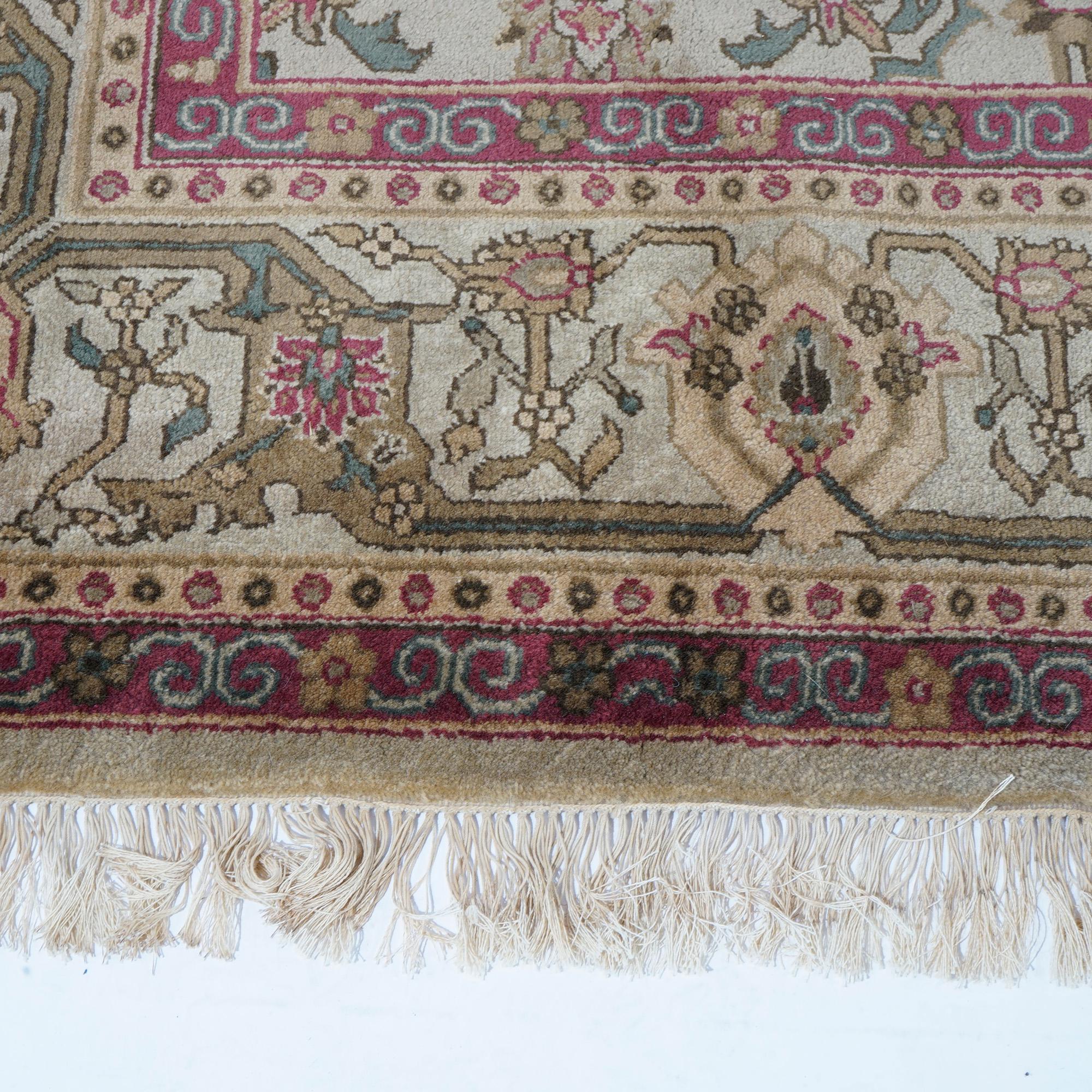 Agra Floral Oriental Wool Carpet 20th C For Sale 7