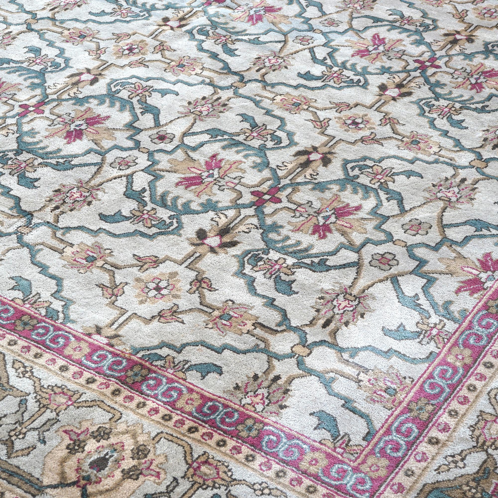 Agra Floral Oriental Wool Carpet 20th C In Good Condition In Big Flats, NY