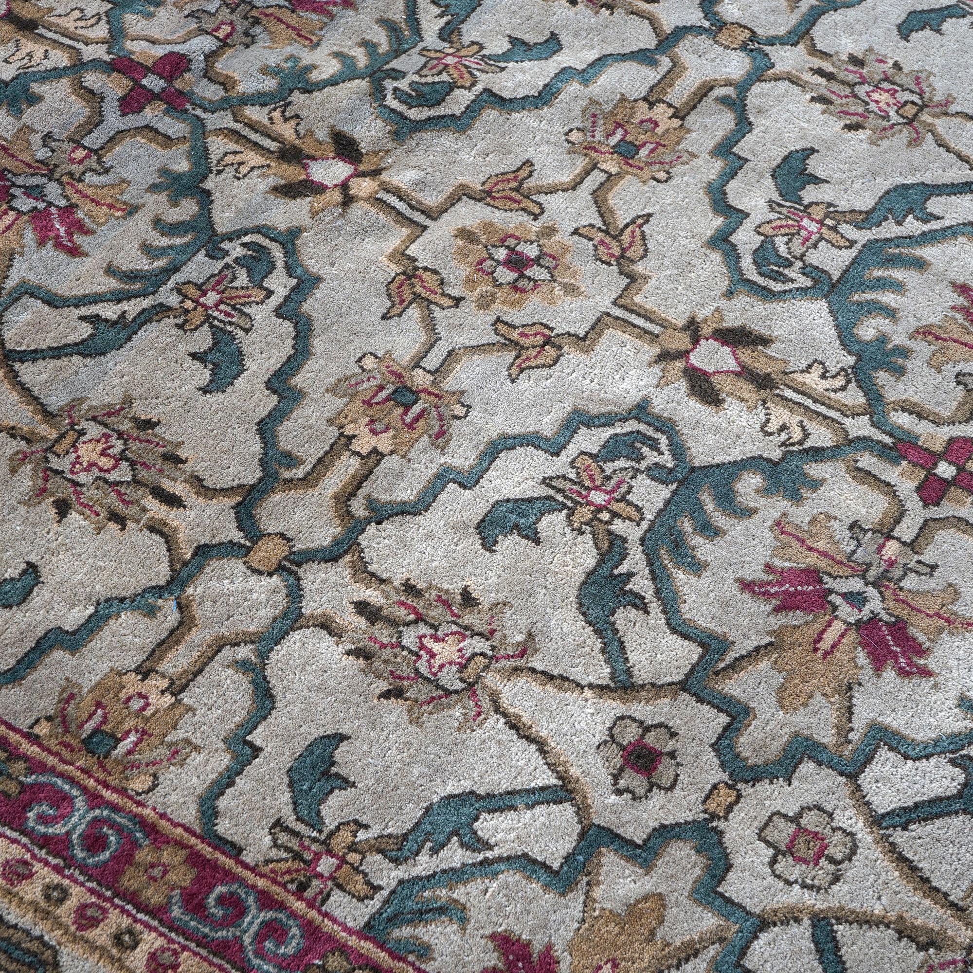 Agra Floral Oriental Wool Carpet 20th C 2