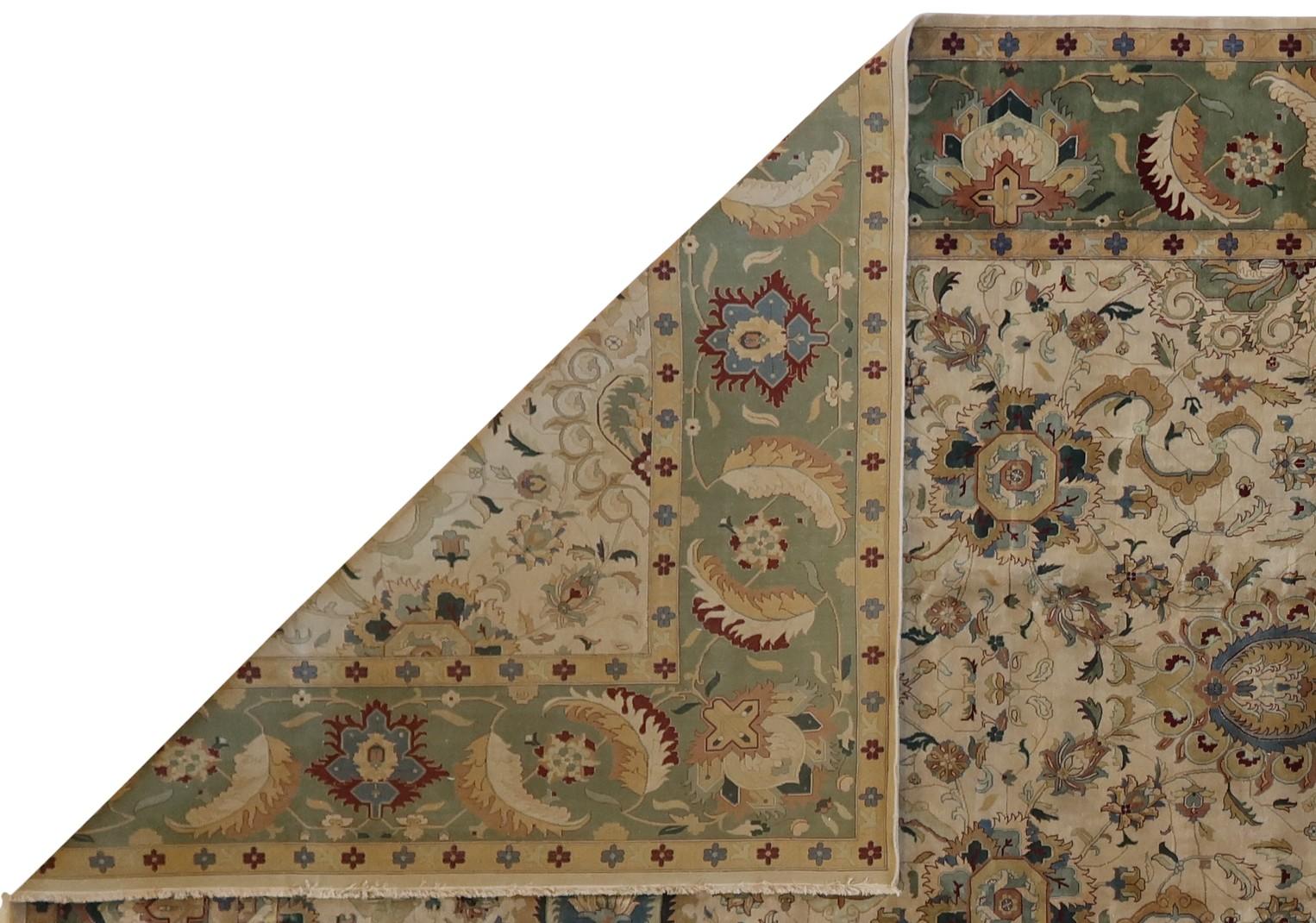 Indien Tapis surdimensionné Agra en laine de Nouvelle-Zélande nouée à la main vintage ivoire et vert finement tissé en vente