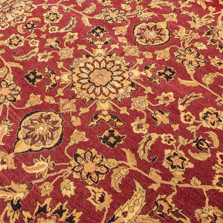 Contemporary Agra Rug, Classic Design of Palms and Interwoven Flowers For Sale