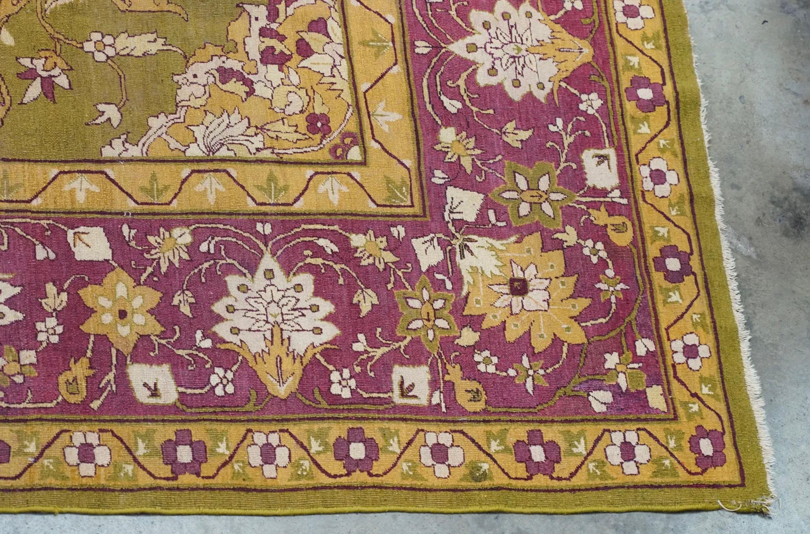 Agra Rug In Fair Condition For Sale In Dallas, TX
