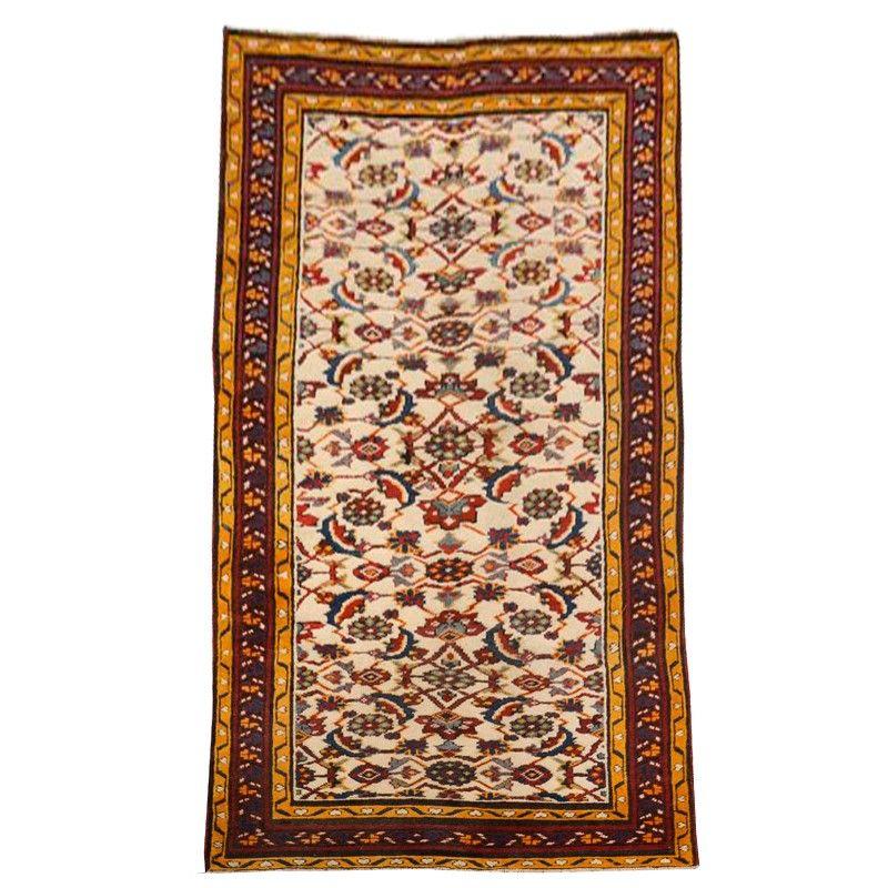 Agra rug from India.

- This rug was probably made under the request of a specific client of the time.

- Sacred design of Indian rugs of colorful in reds, yellows on a beige background.

- Collection piece in excellent condition.

- A certificate