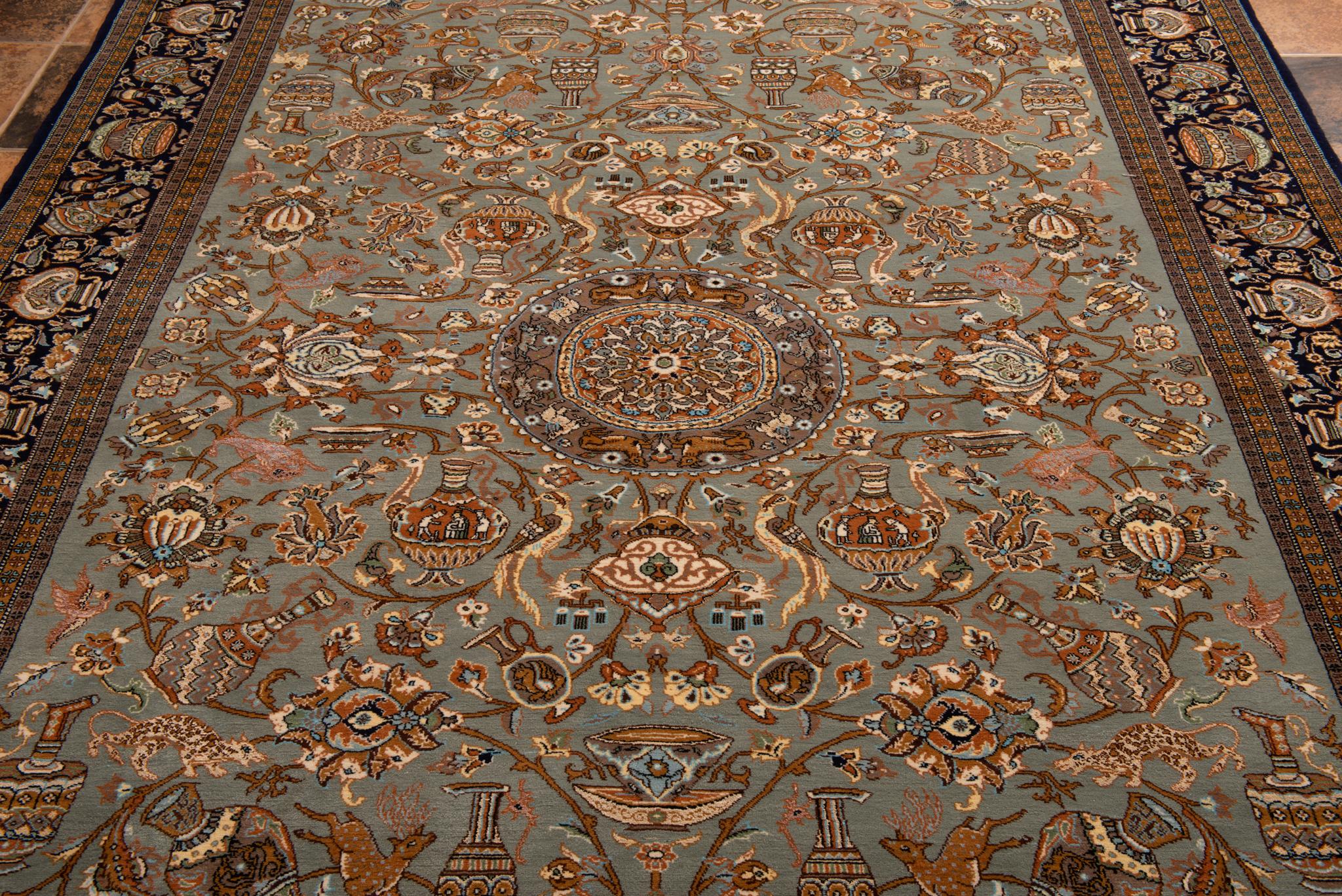 AGRA Teppich aus Seidenmischung in einer seltenen grau-blauen Farbe (Handgeknüpft) im Angebot