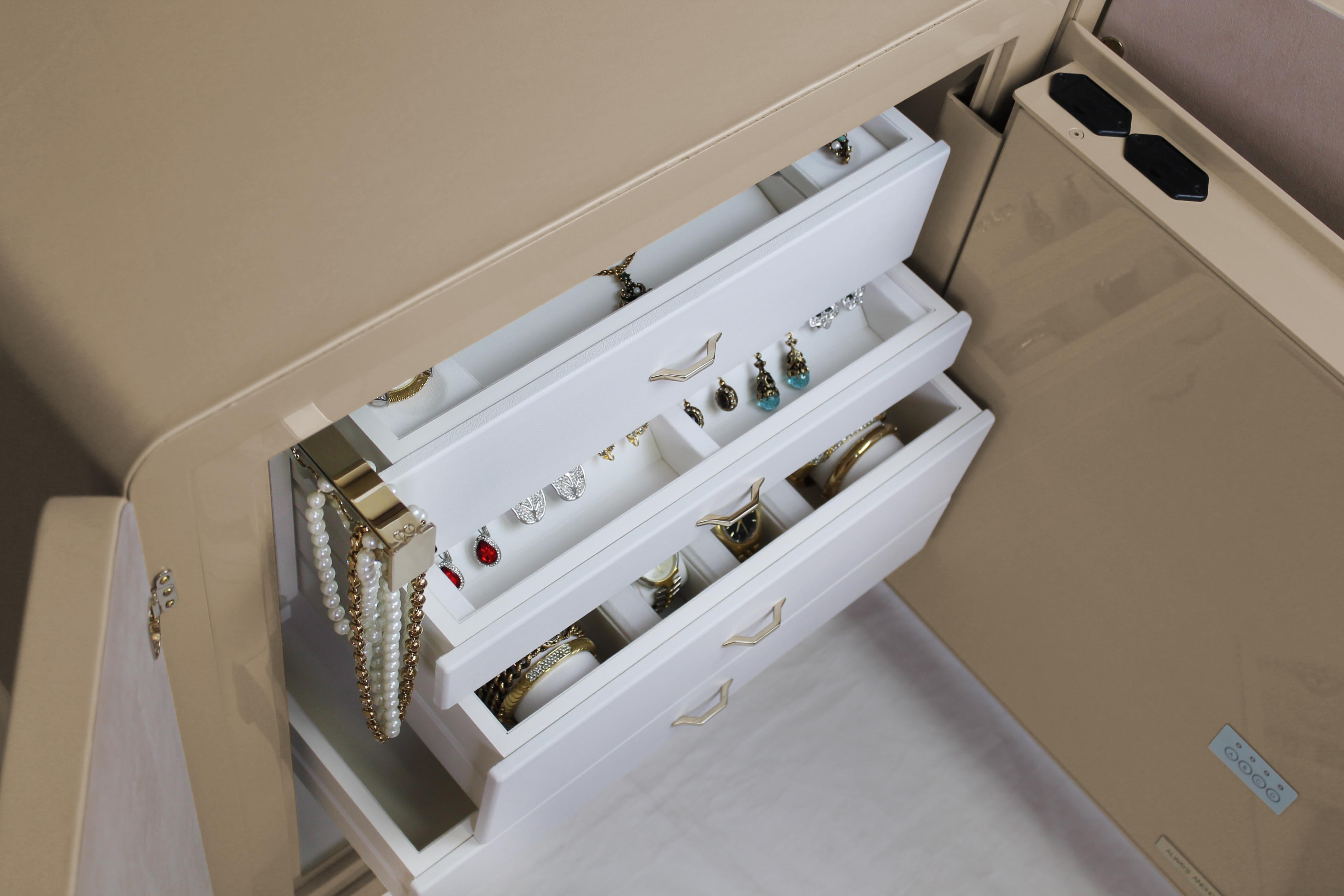 Moderne Armoire armoire Piccolo Intreccio tressée en cuir blanc et rose par Agresti en vente
