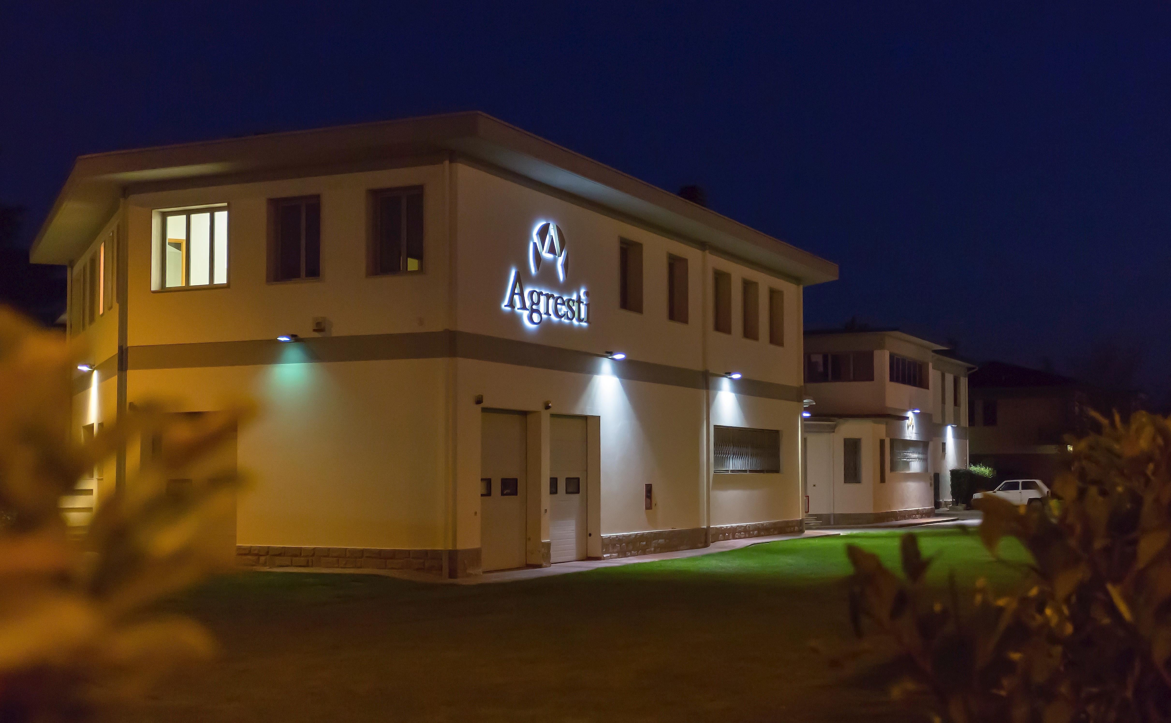 Coffre-fort contemporain Fiocco en érable blanc brillant en vente 2