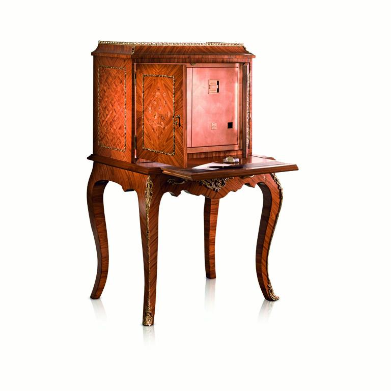 Writing desk in rose wood and maple. Louis XV replica, with bronze details. Pull out / pull-out shelf covered with leather. Contents safe with two doors in polished copper foil, 24-karat gold-plated brass accessories. Safes to be anchored to the