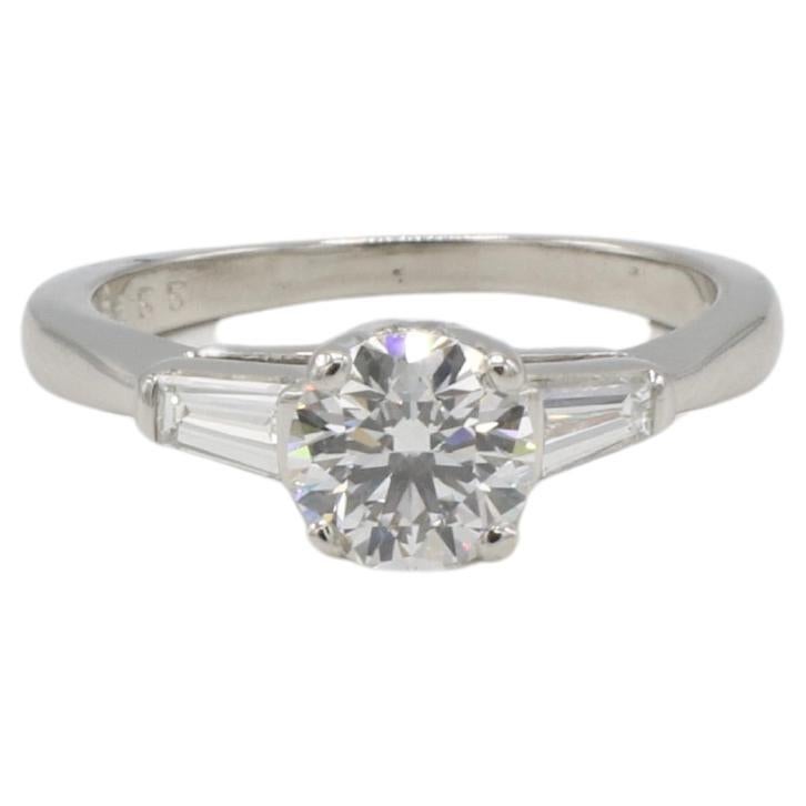 Anillo de compromiso de platino con diamante natural redondo D SI1 certificado por AGS de 0,82 quilates