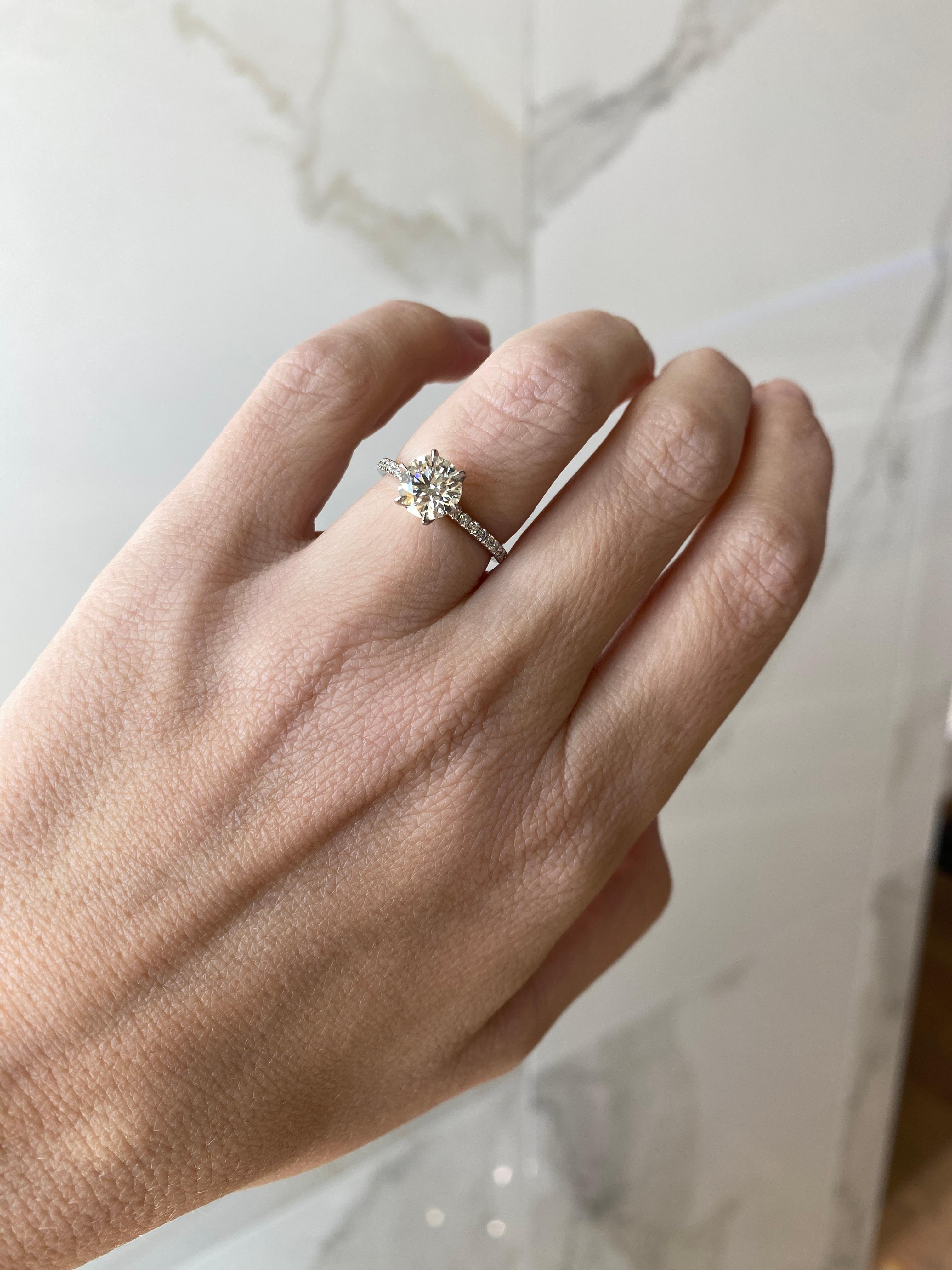 Femenino o masculino Anillo de compromiso de diamante natural brillante redondo certificado AGS de 1,42 quilates en venta