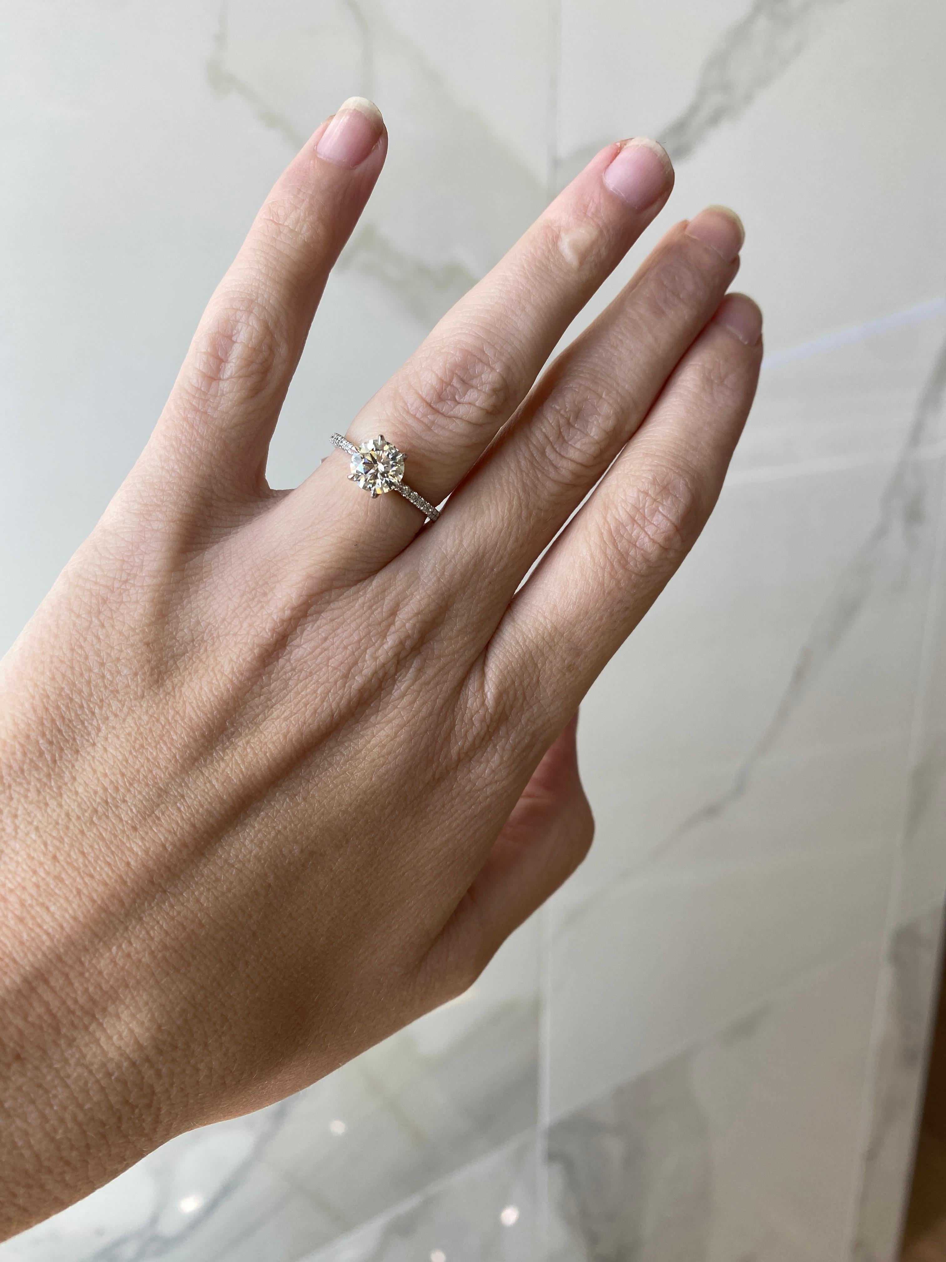 Anillo de compromiso de diamante natural brillante redondo certificado AGS de 1,42 quilates en venta 1