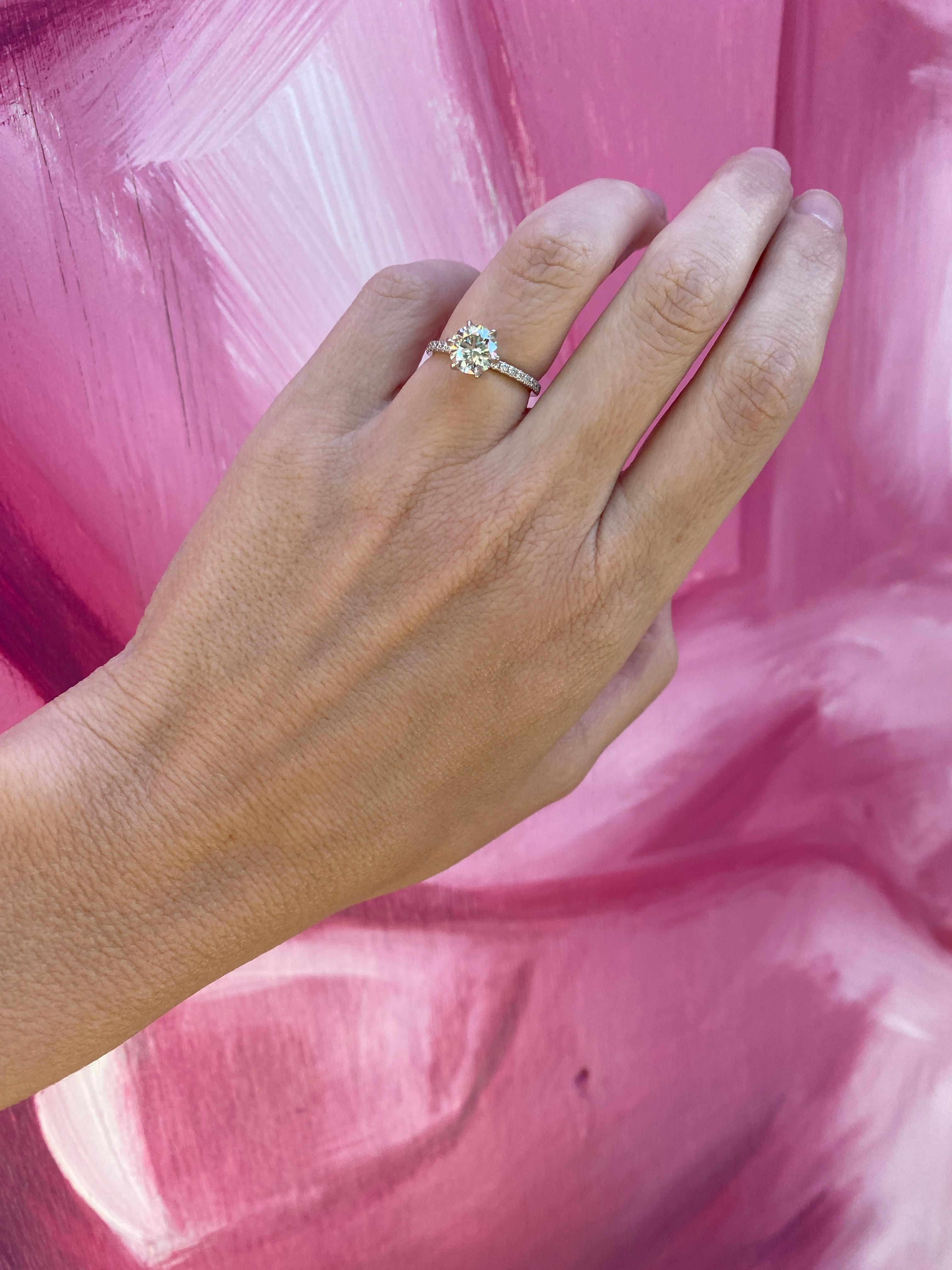 Anillo de compromiso de diamante natural brillante redondo certificado AGS de 1,42 quilates en venta 3