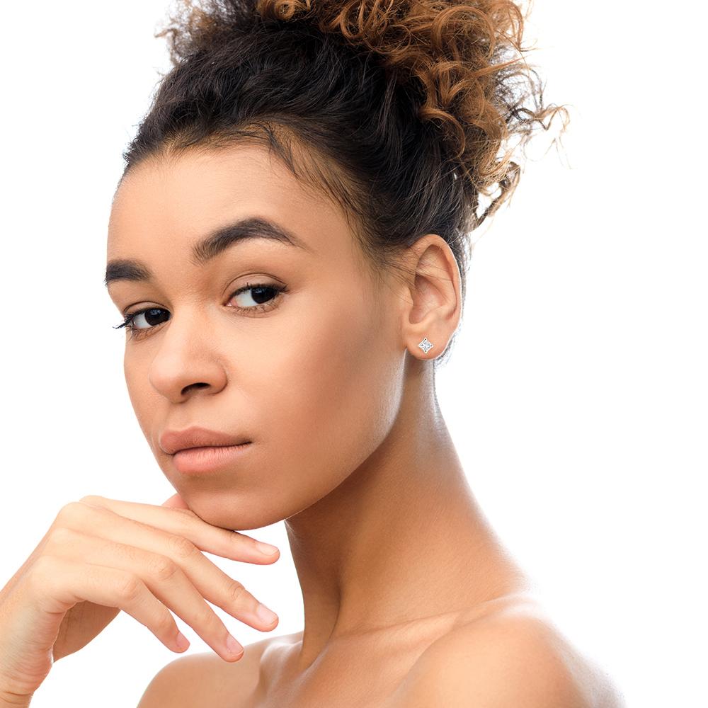 Taille princesse Boucles d'oreilles en or jaune 14K certifié AGS avec diamant solitaire 1/5 Ctw en vente