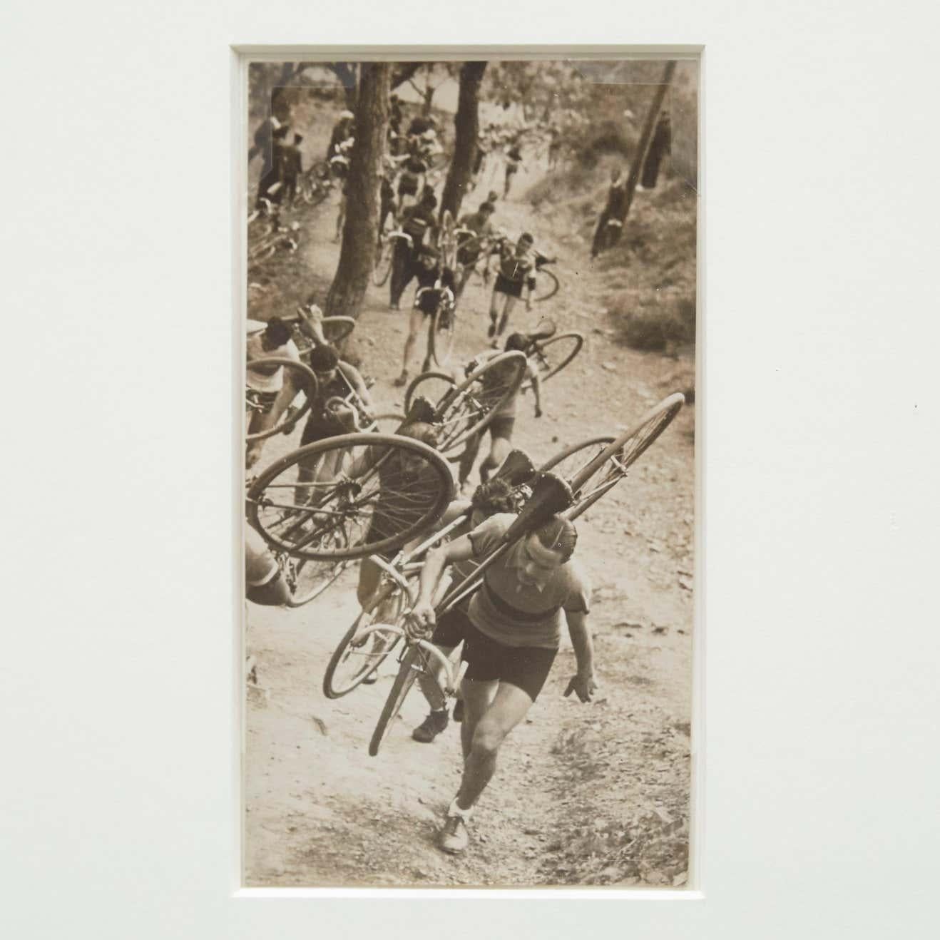 Photography by Agusti Centellas, circa 1920

Gelatin silver print.
Stamp in the back.

Agustí Centelles Ossó (1909 in Valencia - 1 December 1985 in Barcelona) was a Catalan photographer, working on the Republican side of the Spanish Civil War.