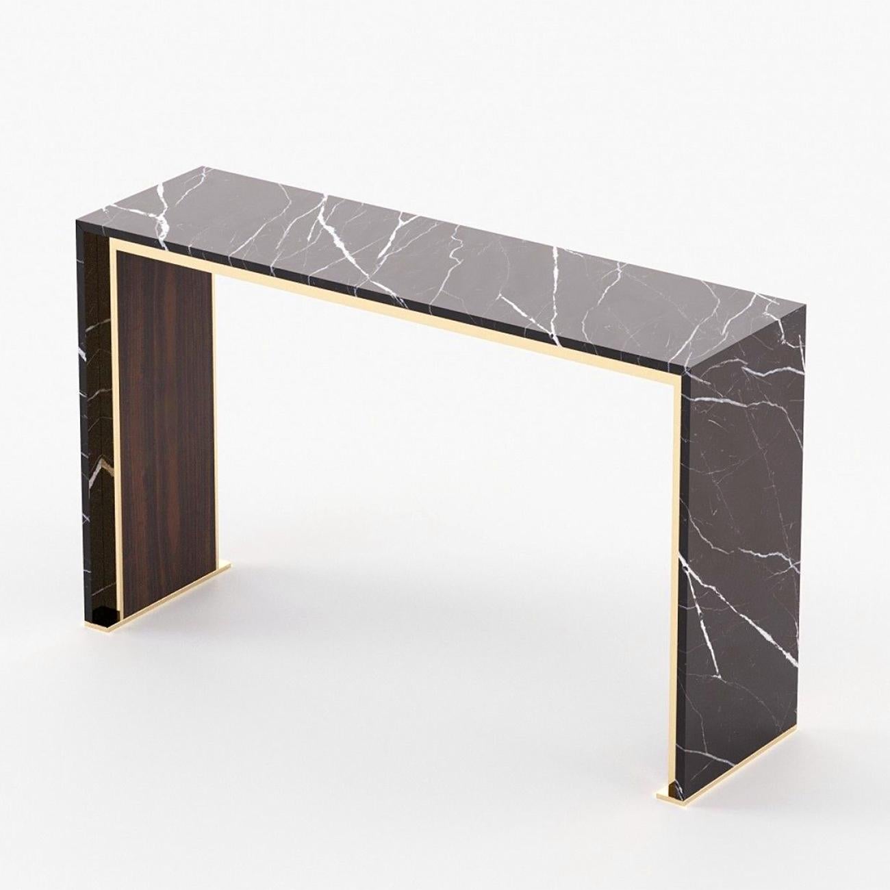 Console table Agustia with structure in smocked eucalyptus veneered 
in matte finish and in polished black marquina marble. With polished 
stainless steel trim in gold finish.
Also available in ebony matte finish, or grey oak matte finish,
or