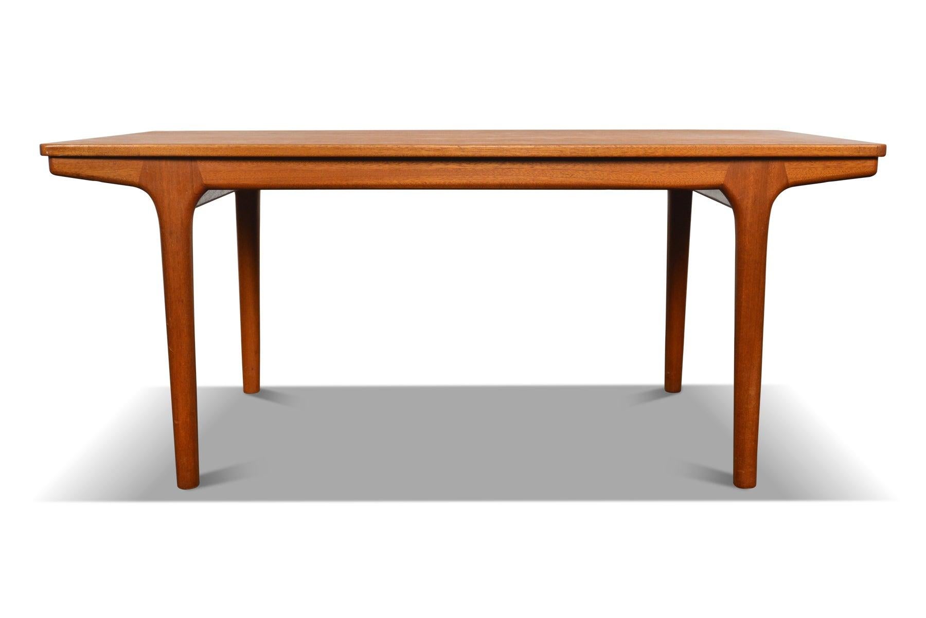 A.H. Mcintosh Teak Surfboard Coffee Table with Pullout Drink Trays #1 In Excellent Condition In Berkeley, CA