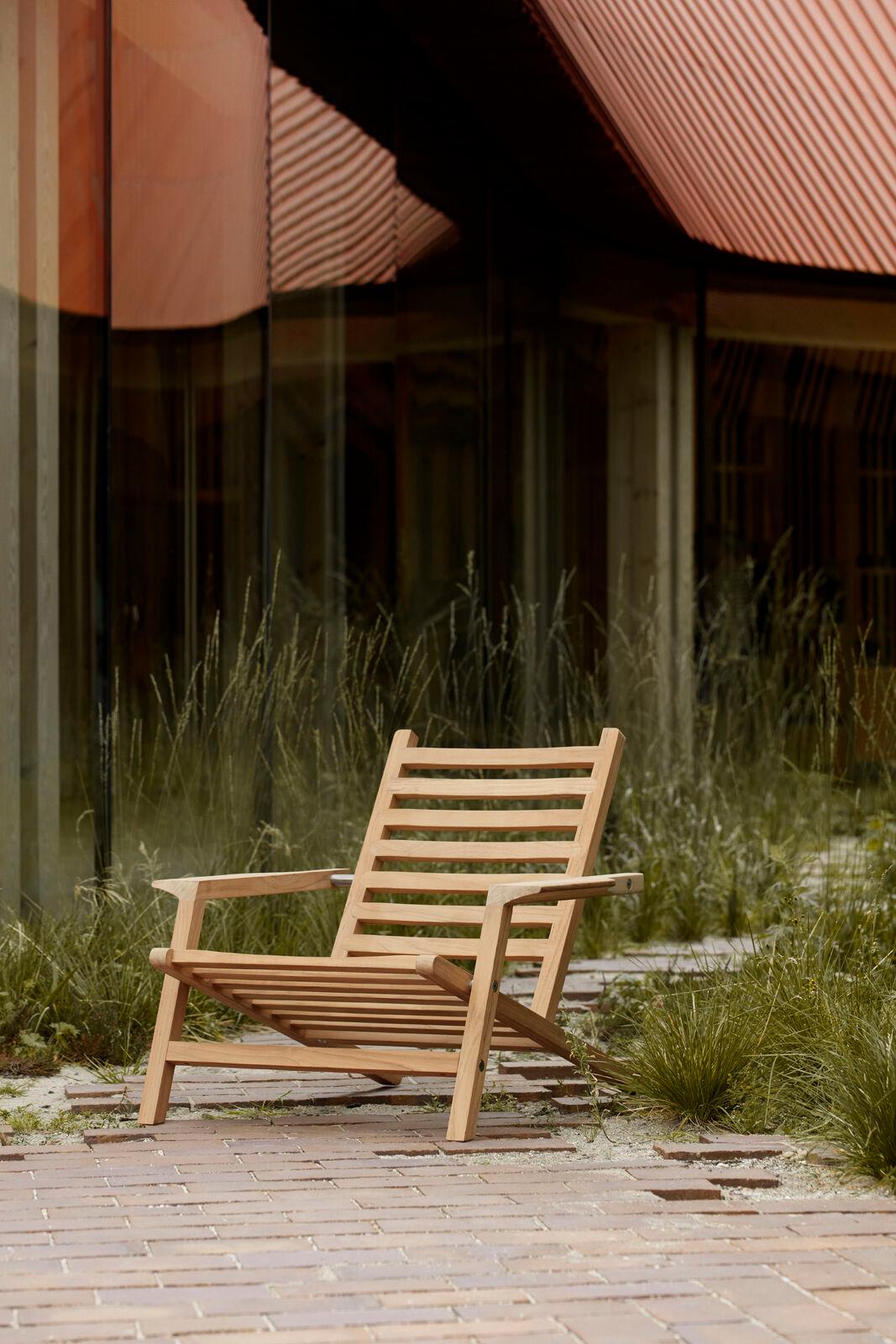 Danish AH603 Outdoor Deck Chair in Untreated Teak *Quickship* For Sale