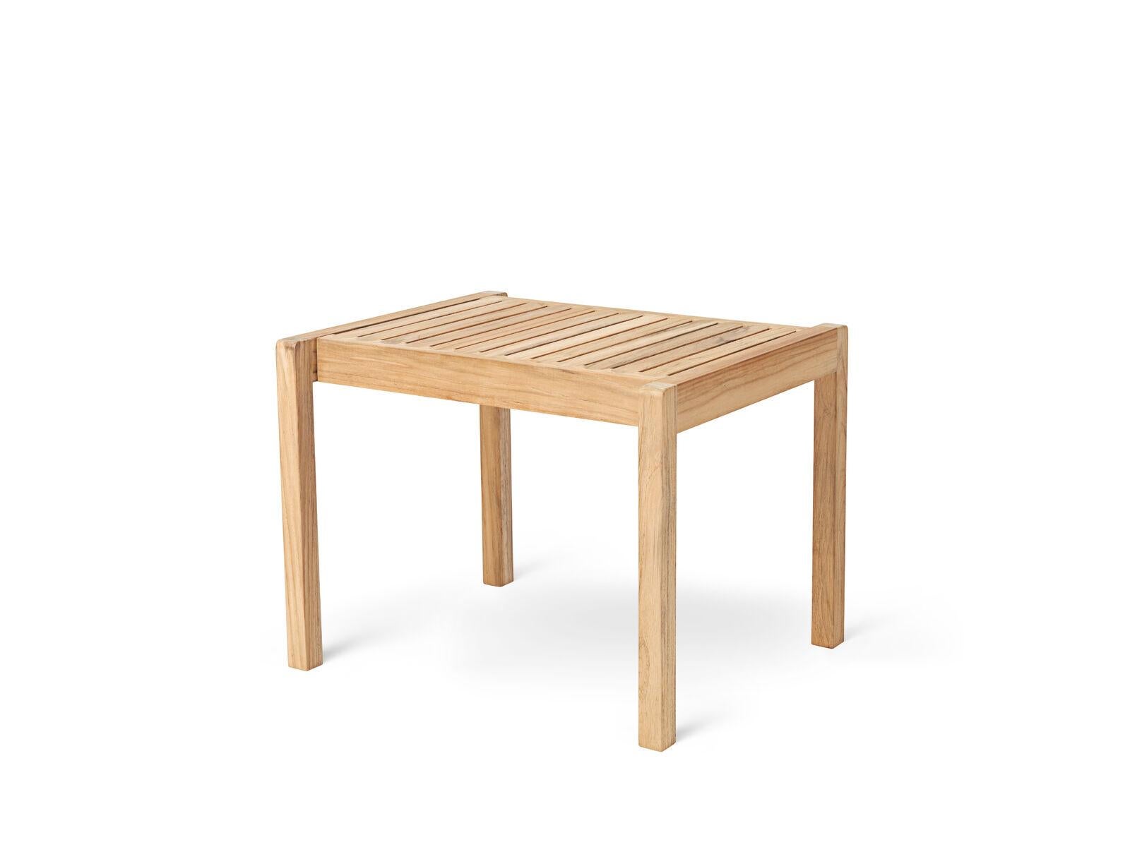 The AH911 Outdoor Side table was designed by Alfred Homann in 2022 as part of the AH Outdoor series. With strict lines elegantly combined with soft, rounded details, the table has simplicity and multiple functions - either as a seat or as a counter.