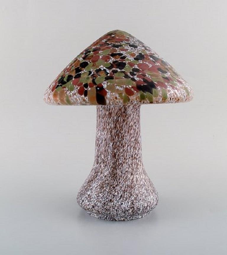 Ahlefeldt-Laurvig and Monica Backström. Three mushrooms in art glass, late 20th century.
Largest measures: 27 x 22 cm.
In very good condition.