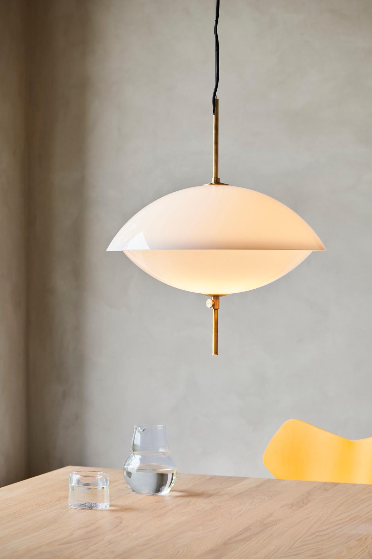 Ciondolo 'Clam' di Ahm e Lund in vetro opalino soffiato a bocca per Fritz Hansen in vendita 1