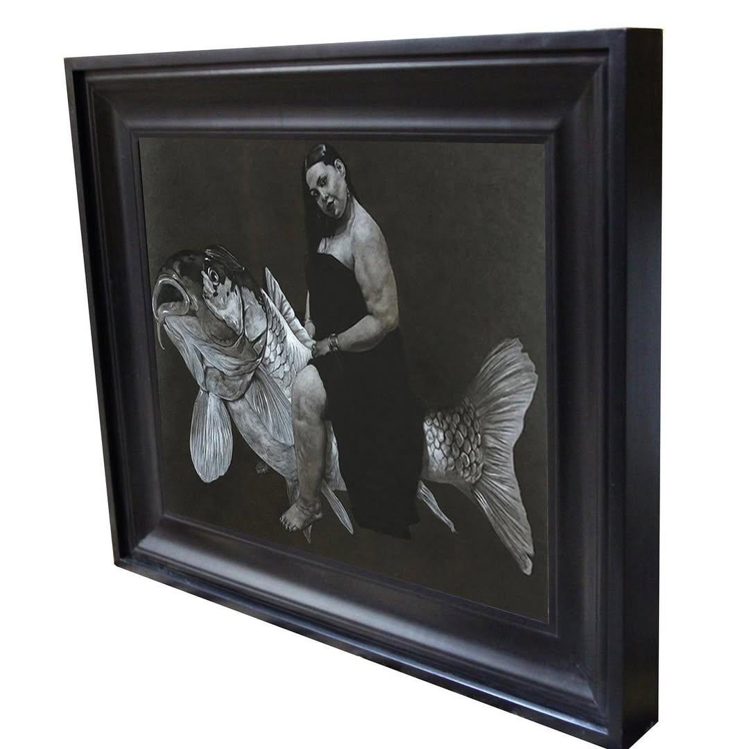 Figuratives Holzkohle-Gemälde „Frau und Fisch“ 20