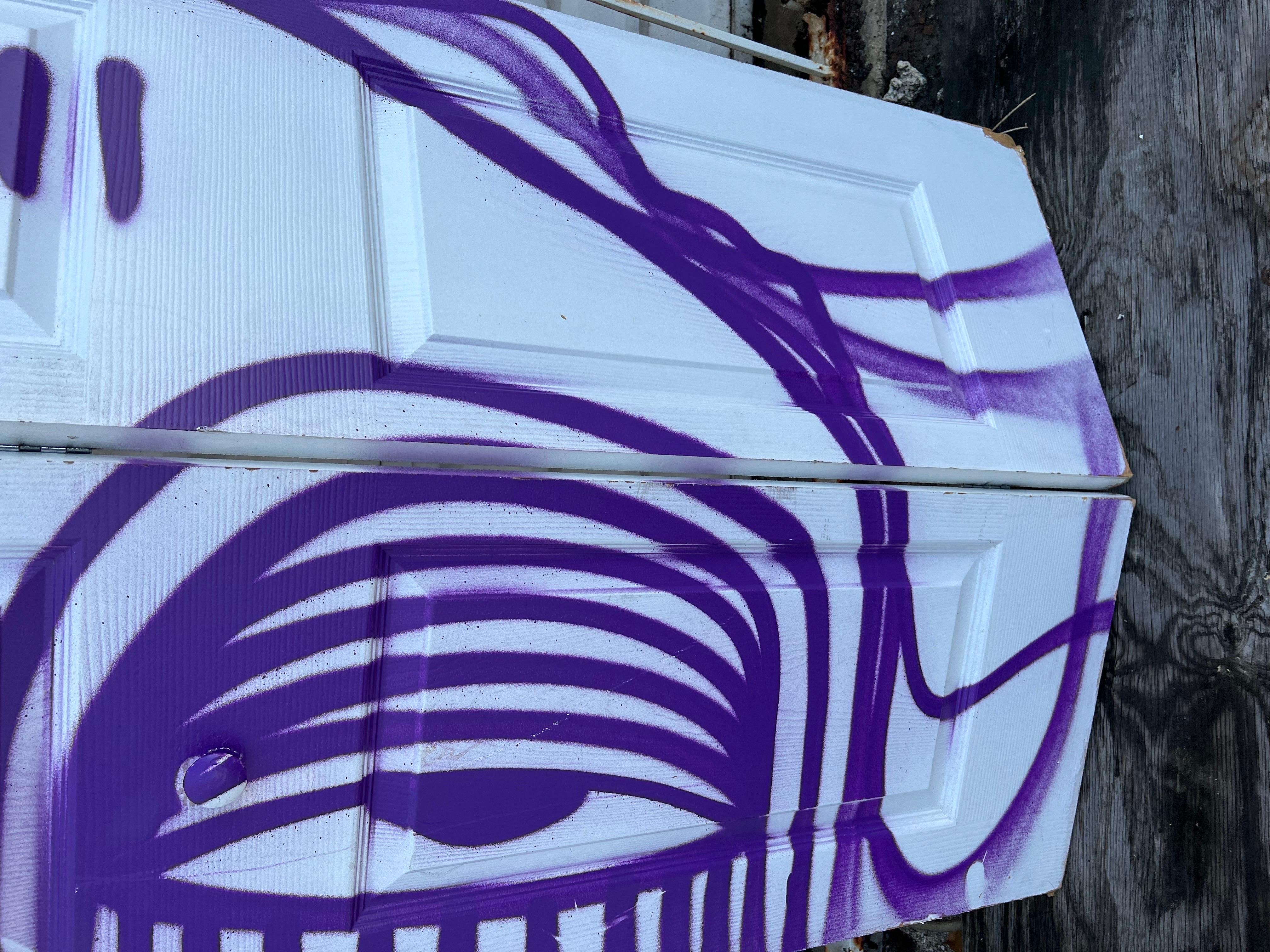 Leyenda del graffiti de Miami Ahol Sniffs Glue Gran pintura en aerosol sobre puertas Escultura en venta 9