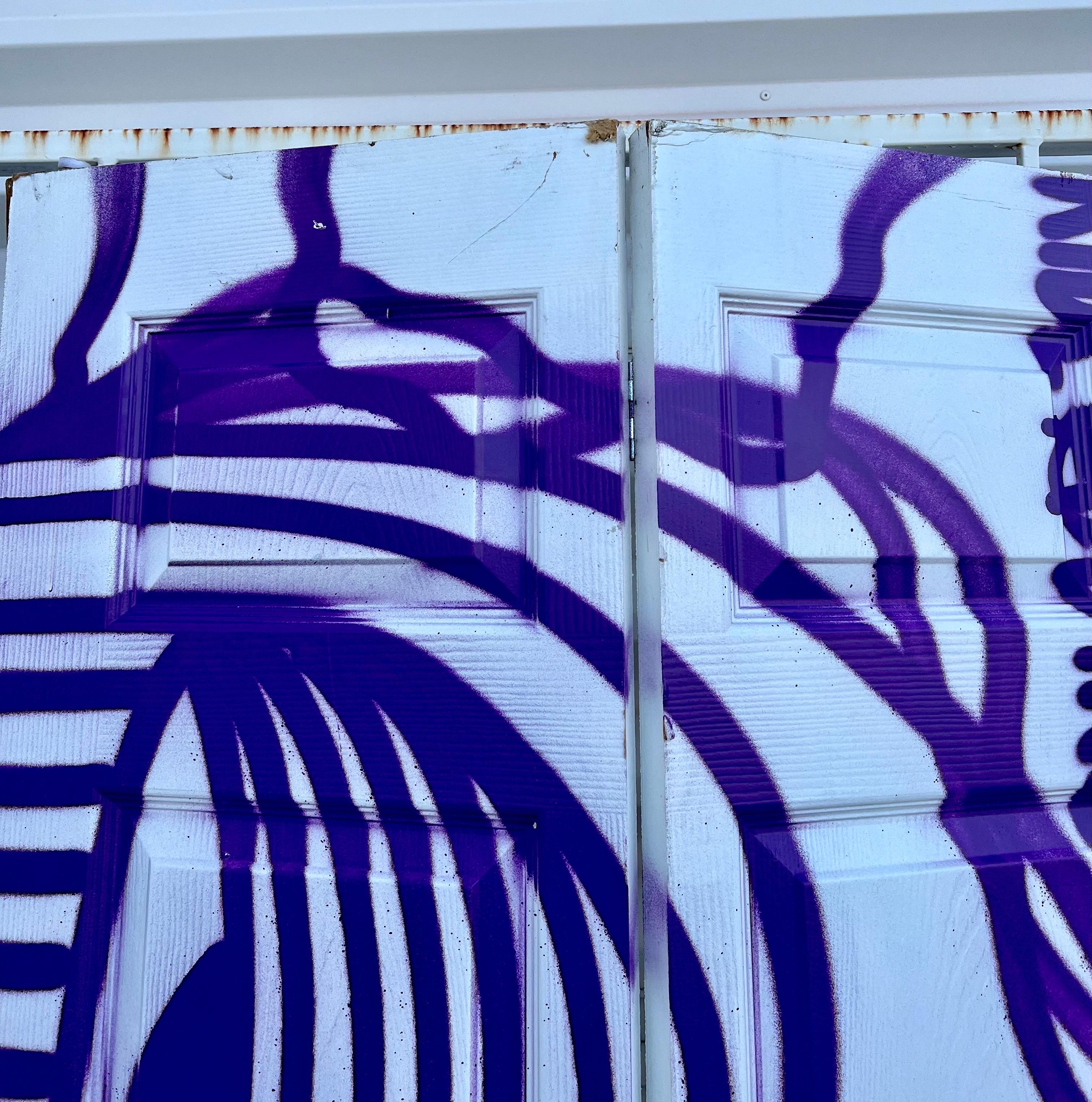 Leyenda del graffiti de Miami Ahol Sniffs Glue Gran pintura en aerosol sobre puertas Escultura en venta 11