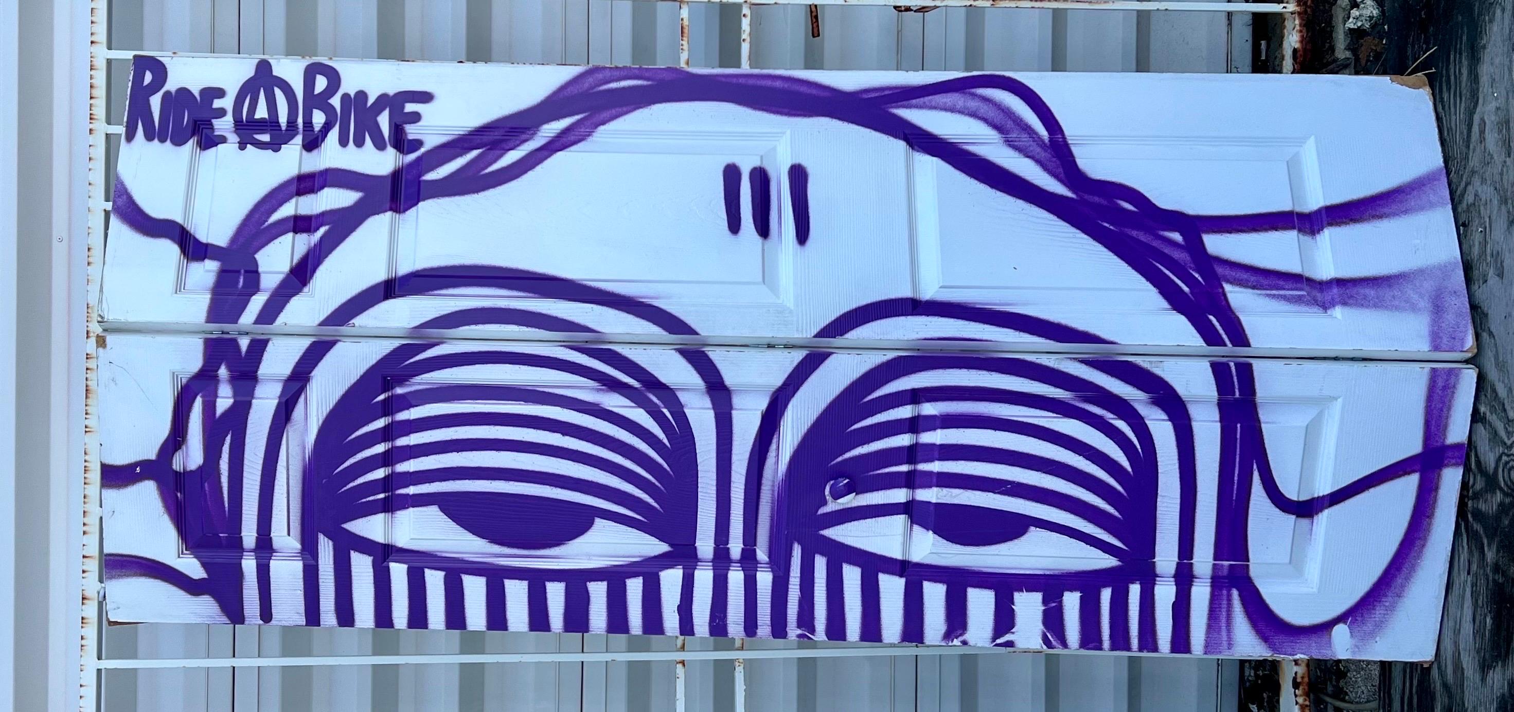 Leyenda del graffiti de Miami Ahol Sniffs Glue Gran pintura en aerosol sobre puertas Escultura en venta 14