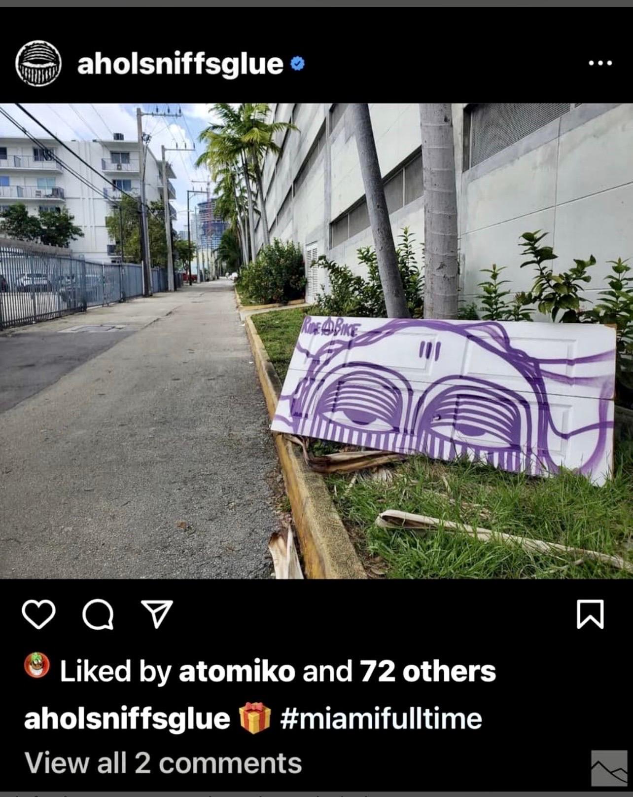 Leyenda del graffiti de Miami Ahol Sniffs Glue Gran pintura en aerosol sobre puertas Escultura en venta 3