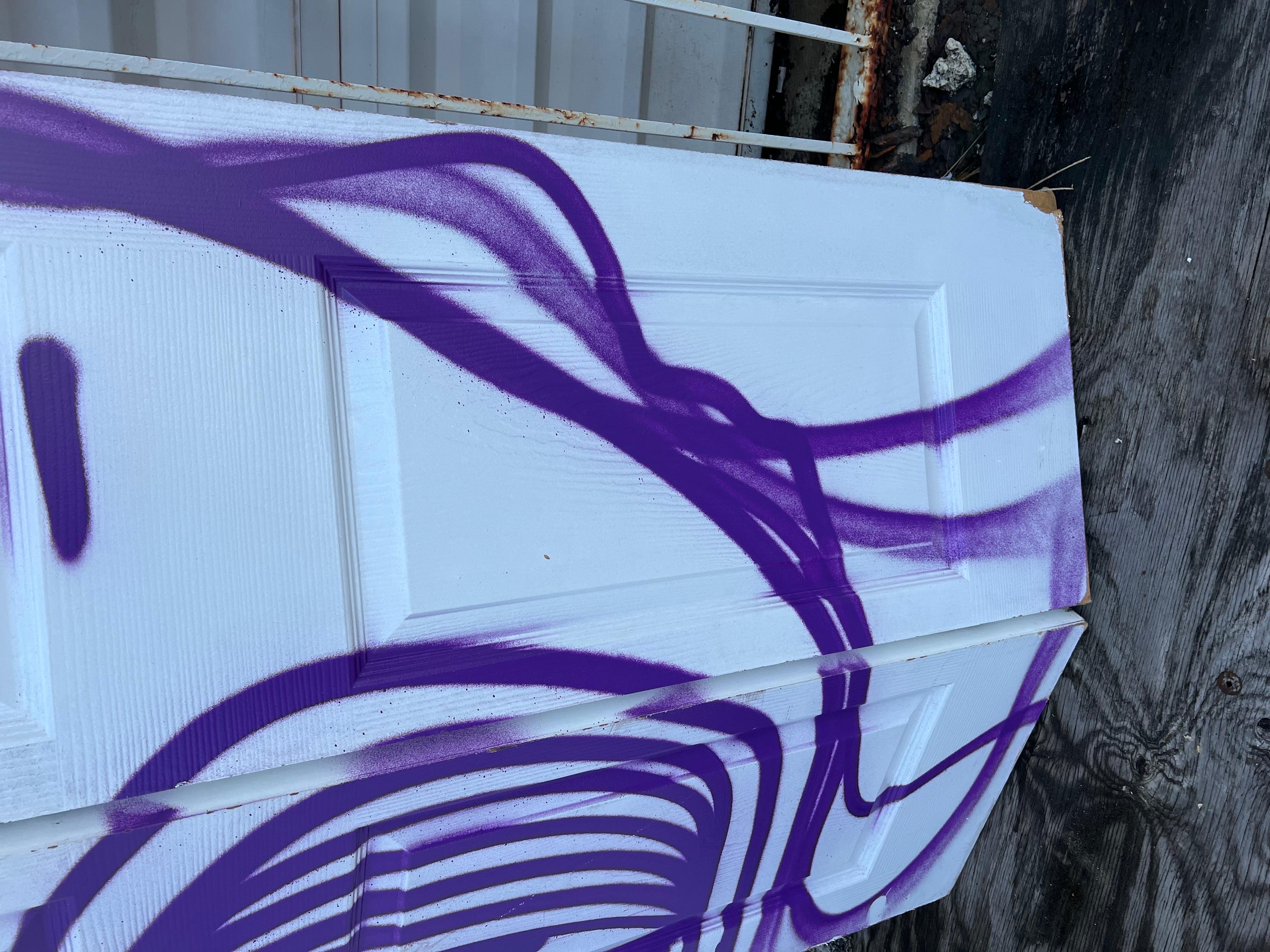 Leyenda del graffiti de Miami Ahol Sniffs Glue Gran pintura en aerosol sobre puertas Escultura en venta 8