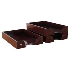 Ahrend de Cirkel Attribuito Set di tre organizer da scrivania impilabili in metallo bordeaux
