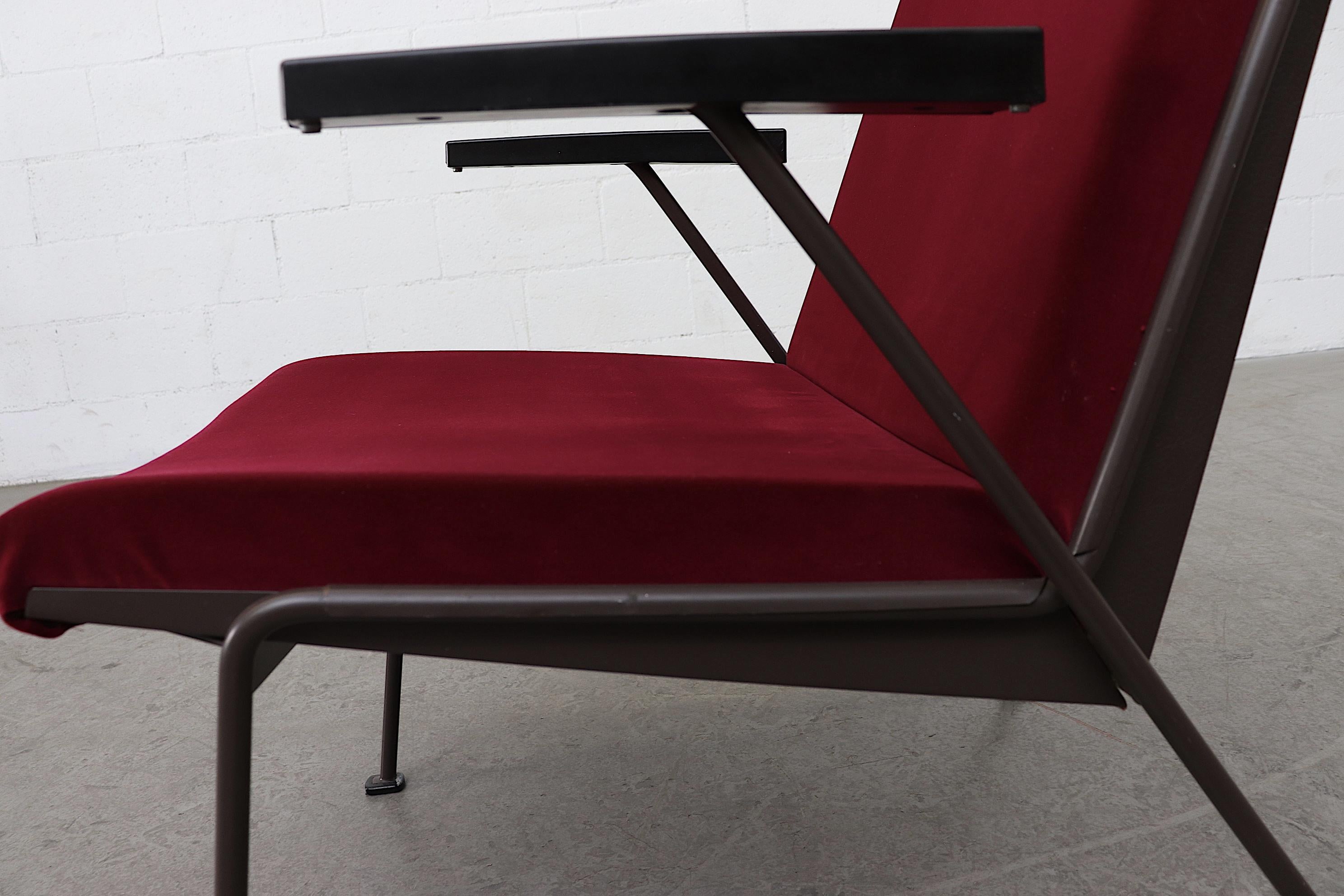 Ahrend de Cirkel Oase Lounge Chair by Wim Rietveld in Garnet Velvet 1